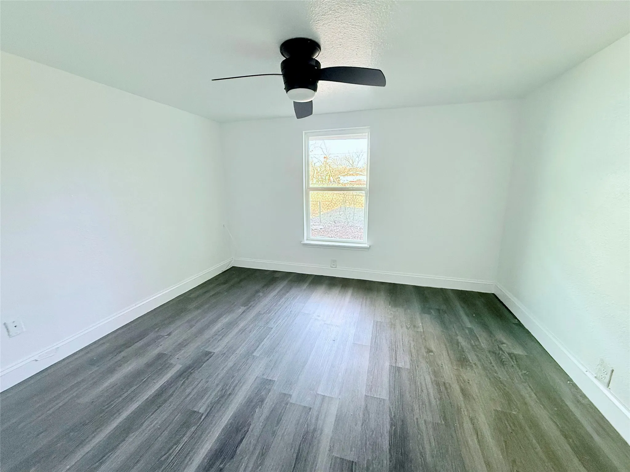 Single Family Residence For Sale in Grayson County , 625 E Acheson Street, Denison, Texas 75021, 1 Bedroom, 1 Bathroom, 2 Garage spaces, 666 Sqft, built in 1935, Preowned, Price $119,500, mls#21161747, Real Estate Agent in Denison, Homes For Sale in Grayson county, Homes For Sale in Denison, Realtor in Denison Texas, Real Estate Brokerage Independent Realty Texas, Luminita Cordes Realtor