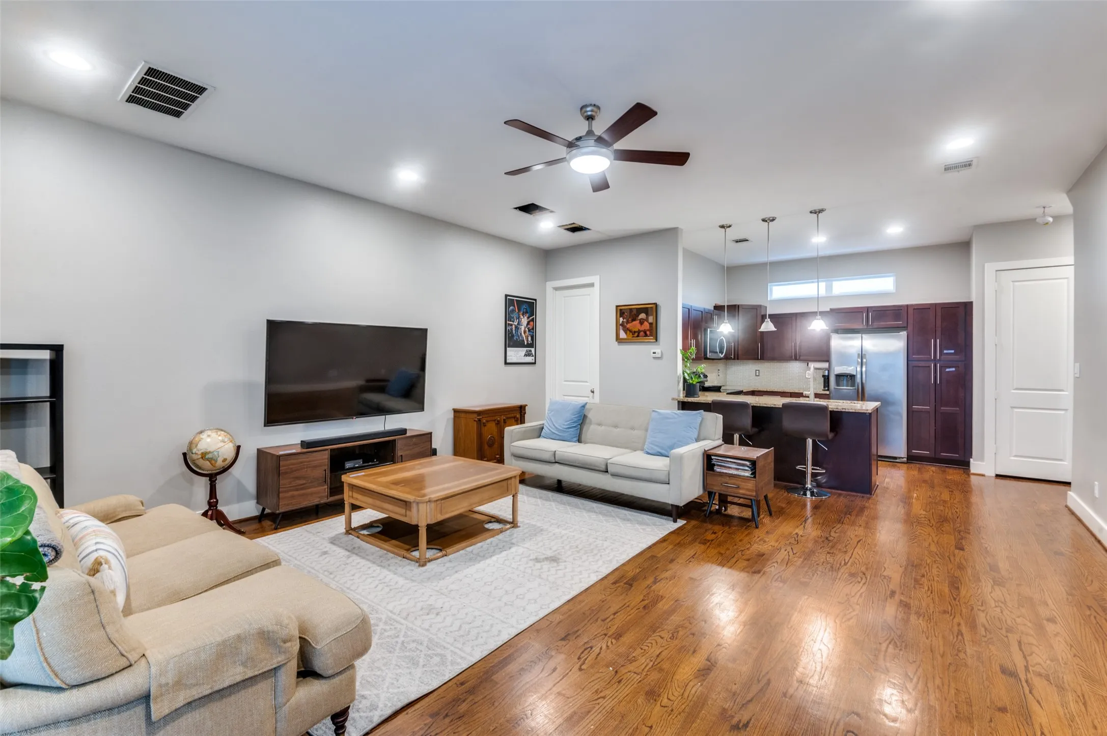 Condominium For Sale in Dallas County , 5618 Lindell Avenue 7, Dallas, Texas 75206, 2 Bedroom, 3 Bathroom, 2 Garage spaces, 1,640 Sqft, built in 2008, mls#21163400, Real Estate Agent in Dallas, Homes For Sale in Dallas county, Homes For Sale in Dallas, Realtor in Dallas Texas, Real Estate Brokerage Independent Realty Texas, Luminita Cordes Realtor