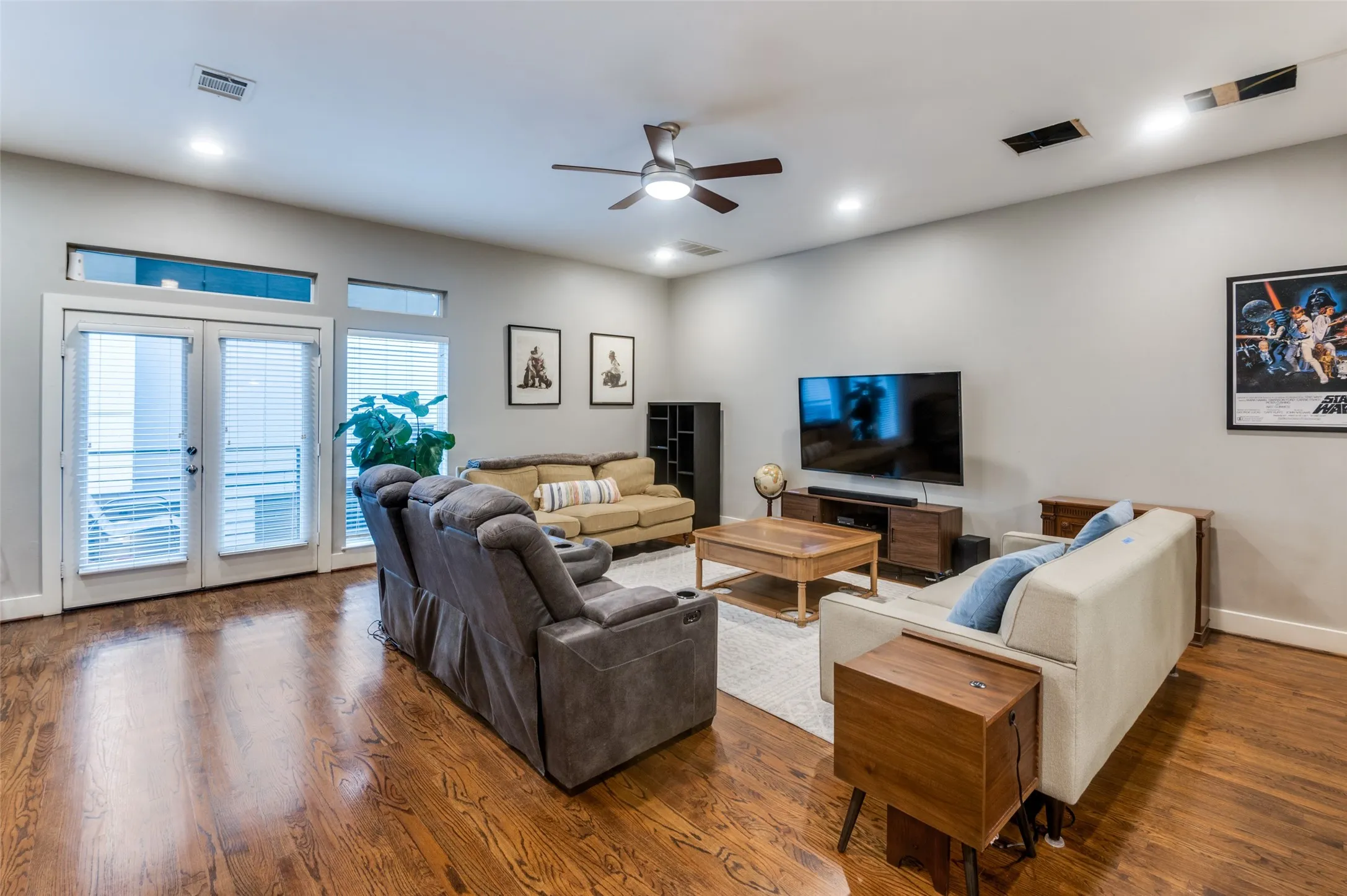 Condominium For Sale in Dallas County , 5618 Lindell Avenue 7, Dallas, Texas 75206, 2 Bedroom, 3 Bathroom, 2 Garage spaces, 1,640 Sqft, built in 2008, mls#21163400, Real Estate Agent in Dallas, Homes For Sale in Dallas county, Homes For Sale in Dallas, Realtor in Dallas Texas, Real Estate Brokerage Independent Realty Texas, Luminita Cordes Realtor