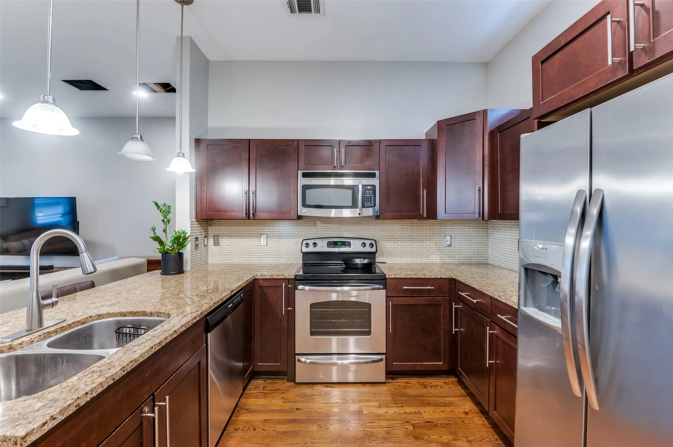 Condominium For Sale in Dallas County , 5618 Lindell Avenue 7, Dallas, Texas 75206, 2 Bedroom, 3 Bathroom, 2 Garage spaces, 1,640 Sqft, built in 2008, mls#21163400, Real Estate Agent in Dallas, Homes For Sale in Dallas county, Homes For Sale in Dallas, Realtor in Dallas Texas, Real Estate Brokerage Independent Realty Texas, Luminita Cordes Realtor