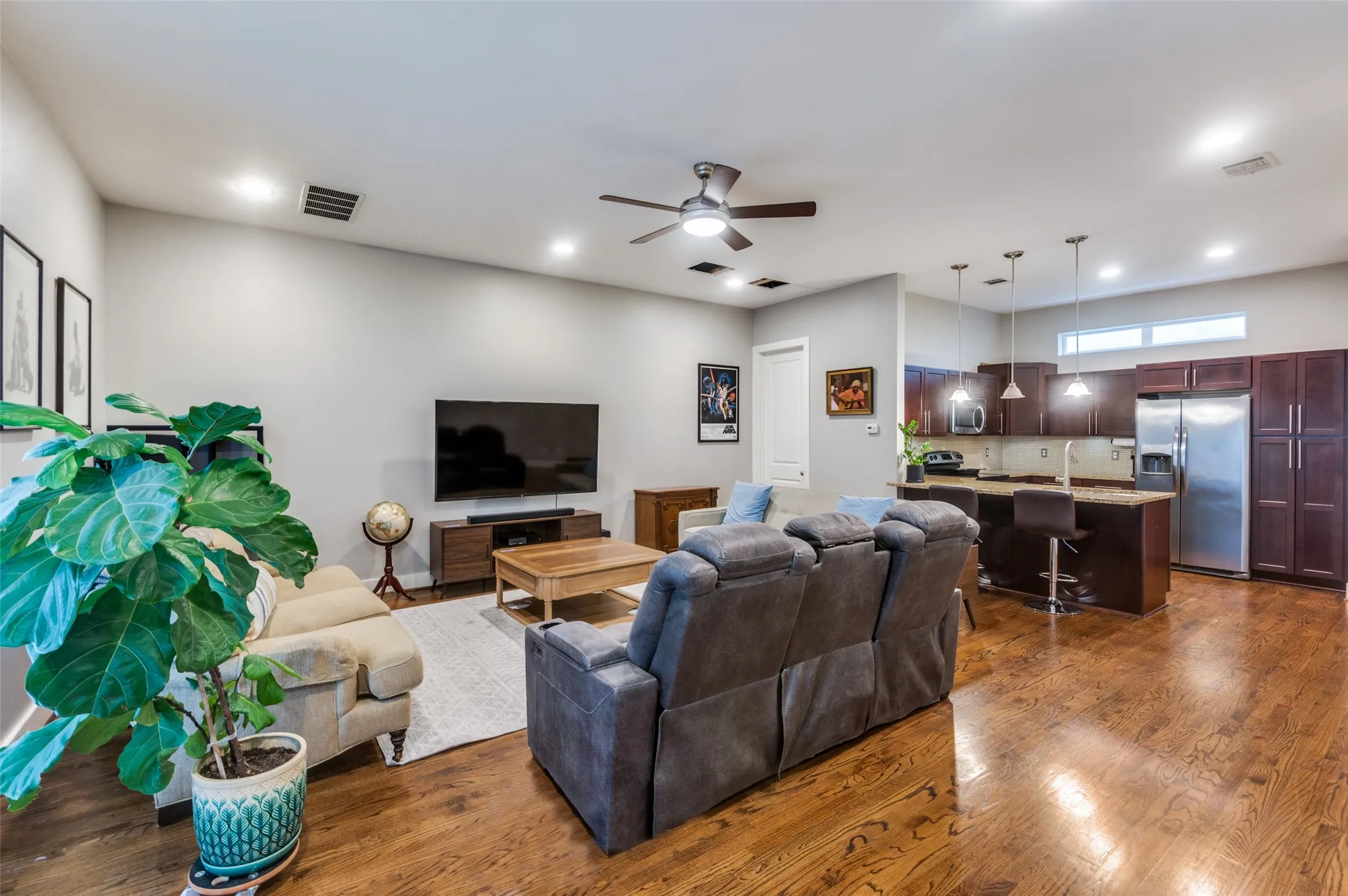 Condominium For Sale in Dallas County , 5618 Lindell Avenue 7, Dallas, Texas 75206, 2 Bedroom, 3 Bathroom, 2 Garage spaces, 1,640 Sqft, built in 2008, mls#21163400, Real Estate Agent in Dallas, Homes For Sale in Dallas county, Homes For Sale in Dallas, Realtor in Dallas Texas, Real Estate Brokerage Independent Realty Texas, Luminita Cordes Realtor