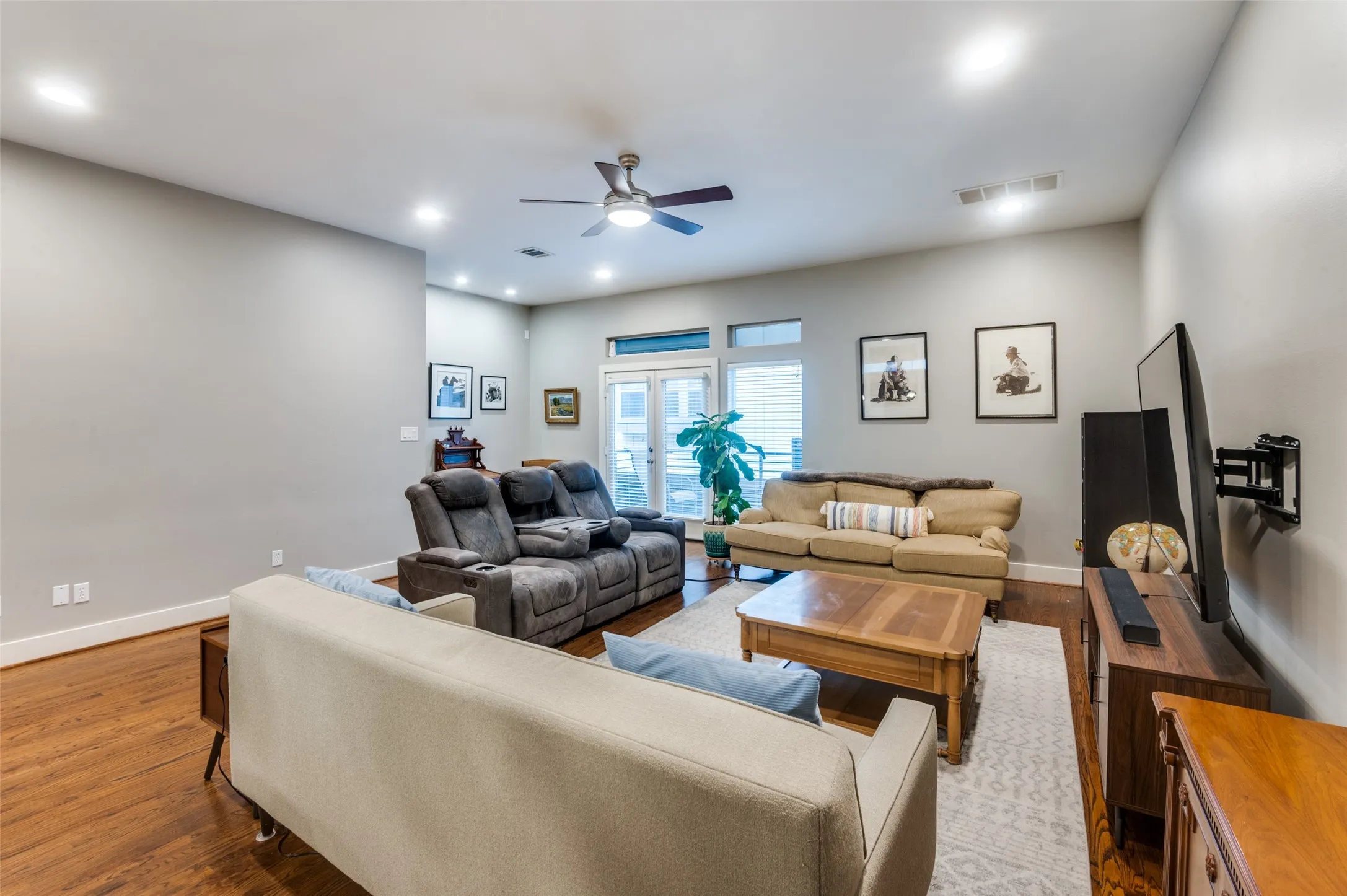 Condominium For Sale in Dallas County , 5618 Lindell Avenue 7, Dallas, Texas 75206, 2 Bedroom, 3 Bathroom, 2 Garage spaces, 1,640 Sqft, built in 2008, mls#21163400, Real Estate Agent in Dallas, Homes For Sale in Dallas county, Homes For Sale in Dallas, Realtor in Dallas Texas, Real Estate Brokerage Independent Realty Texas, Luminita Cordes Realtor