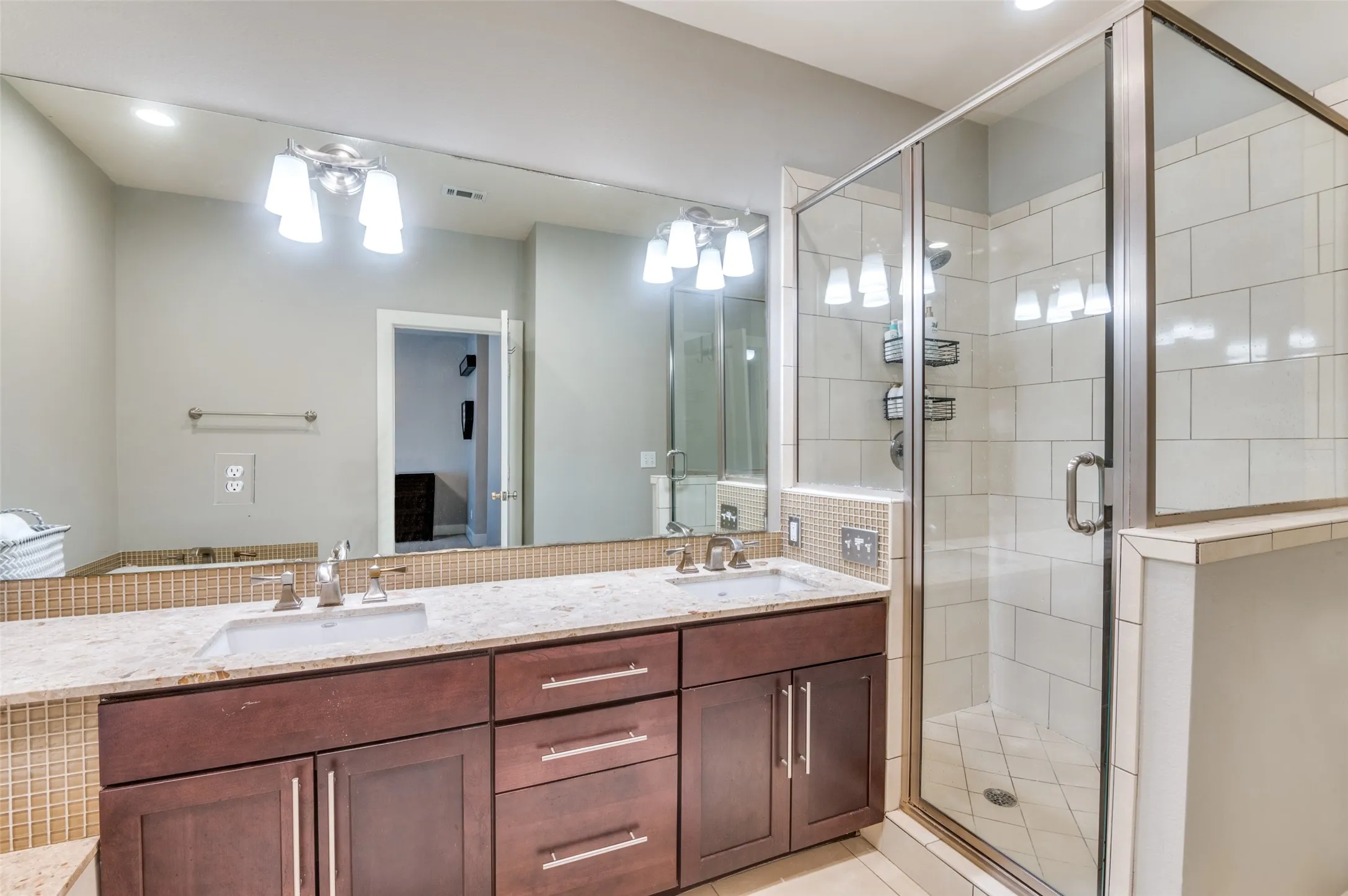 Condominium For Sale in Dallas County , 5618 Lindell Avenue 7, Dallas, Texas 75206, 2 Bedroom, 3 Bathroom, 2 Garage spaces, 1,640 Sqft, built in 2008, mls#21163400, Real Estate Agent in Dallas, Homes For Sale in Dallas county, Homes For Sale in Dallas, Realtor in Dallas Texas, Real Estate Brokerage Independent Realty Texas, Luminita Cordes Realtor