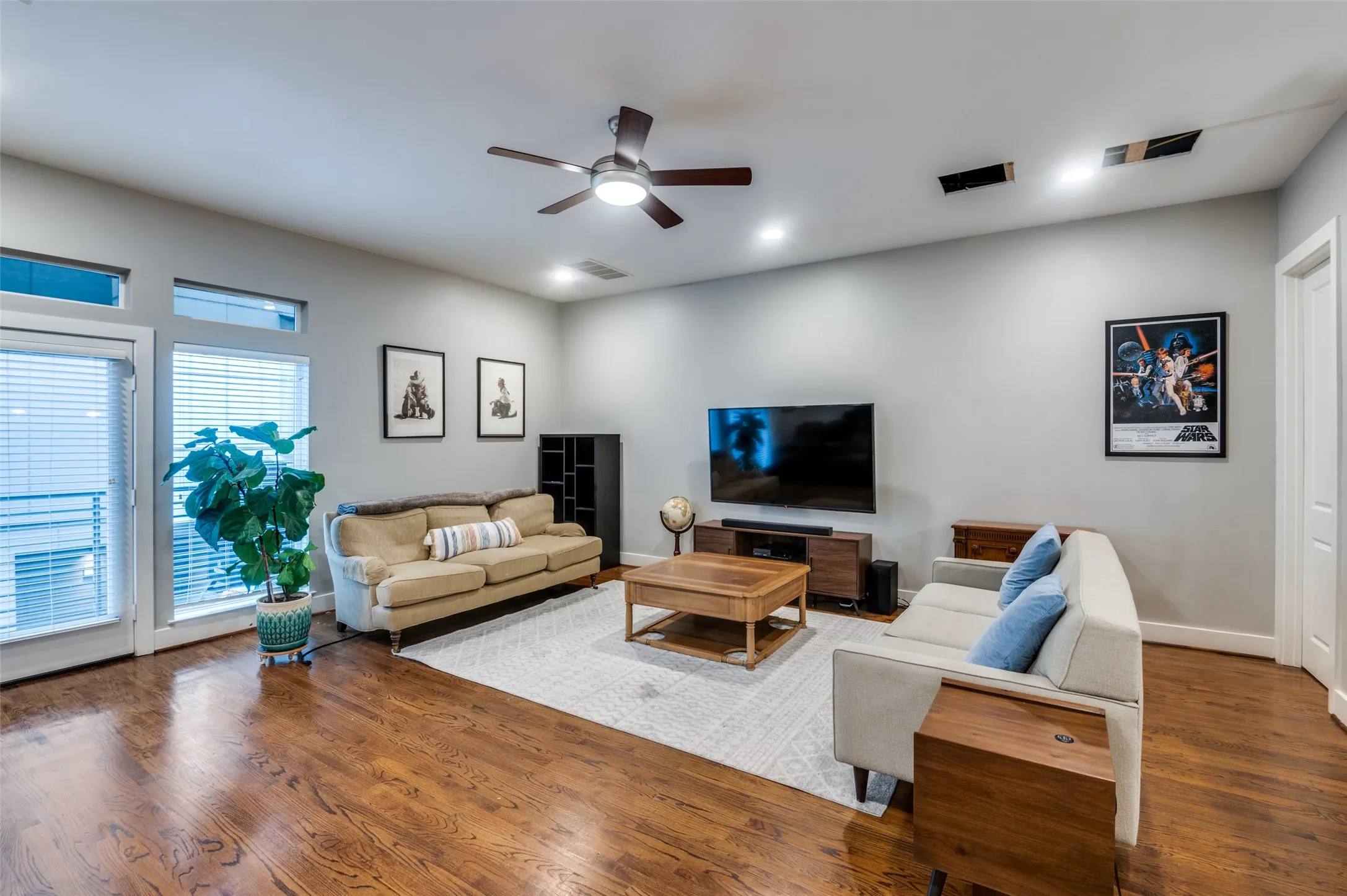 Condominium For Sale in Dallas County , 5618 Lindell Avenue 7, Dallas, Texas 75206, 2 Bedroom, 3 Bathroom, 2 Garage spaces, 1,640 Sqft, built in 2008, mls#21163400, Real Estate Agent in Dallas, Homes For Sale in Dallas county, Homes For Sale in Dallas, Realtor in Dallas Texas, Real Estate Brokerage Independent Realty Texas, Luminita Cordes Realtor