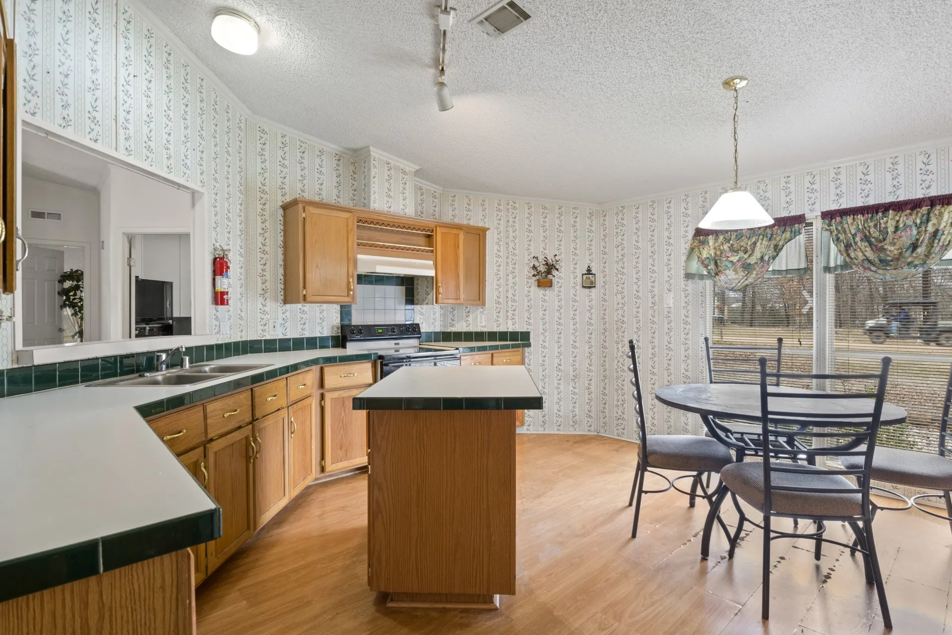 Mobile Home For Sale in Wood County , 418 Broken Bow, Quitman, Texas 75783, 3 Bedrooms, 2 Bathrooms, Garage spaces, 1,920 Sqft, built in 2001, Price $75,000, mls#21164643, Real Estate Agent in Quitman, Homes For Sale in Wood county, Homes For Sale in Quitman, Realtor in Quitman Texas, Real Estate Brokerage Independent Realty Texas, Luminita Cordes Realtor