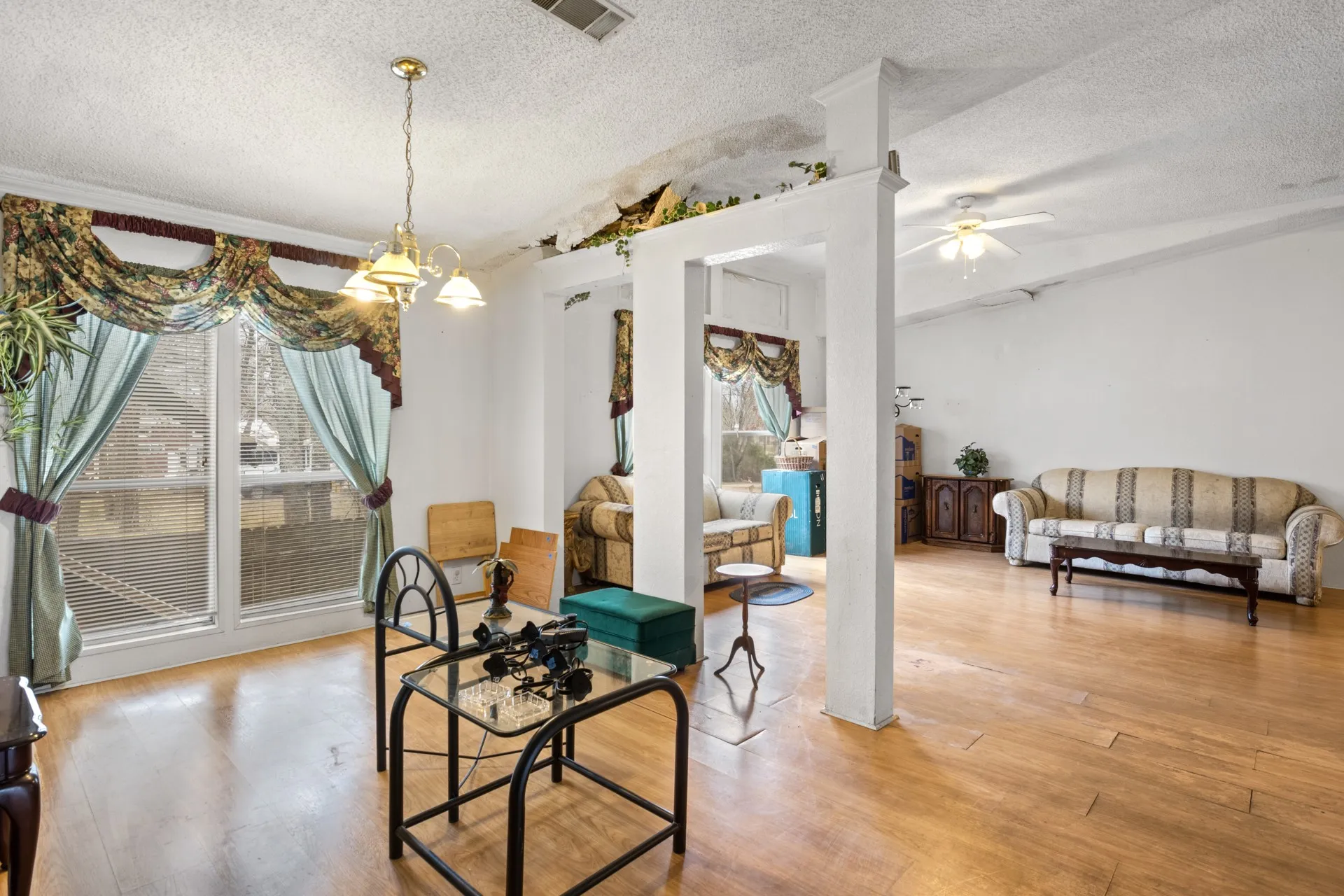 Mobile Home For Sale in Wood County , 418 Broken Bow, Quitman, Texas 75783, 3 Bedrooms, 2 Bathrooms, Garage spaces, 1,920 Sqft, built in 2001, Price $75,000, mls#21164643, Real Estate Agent in Quitman, Homes For Sale in Wood county, Homes For Sale in Quitman, Realtor in Quitman Texas, Real Estate Brokerage Independent Realty Texas, Luminita Cordes Realtor