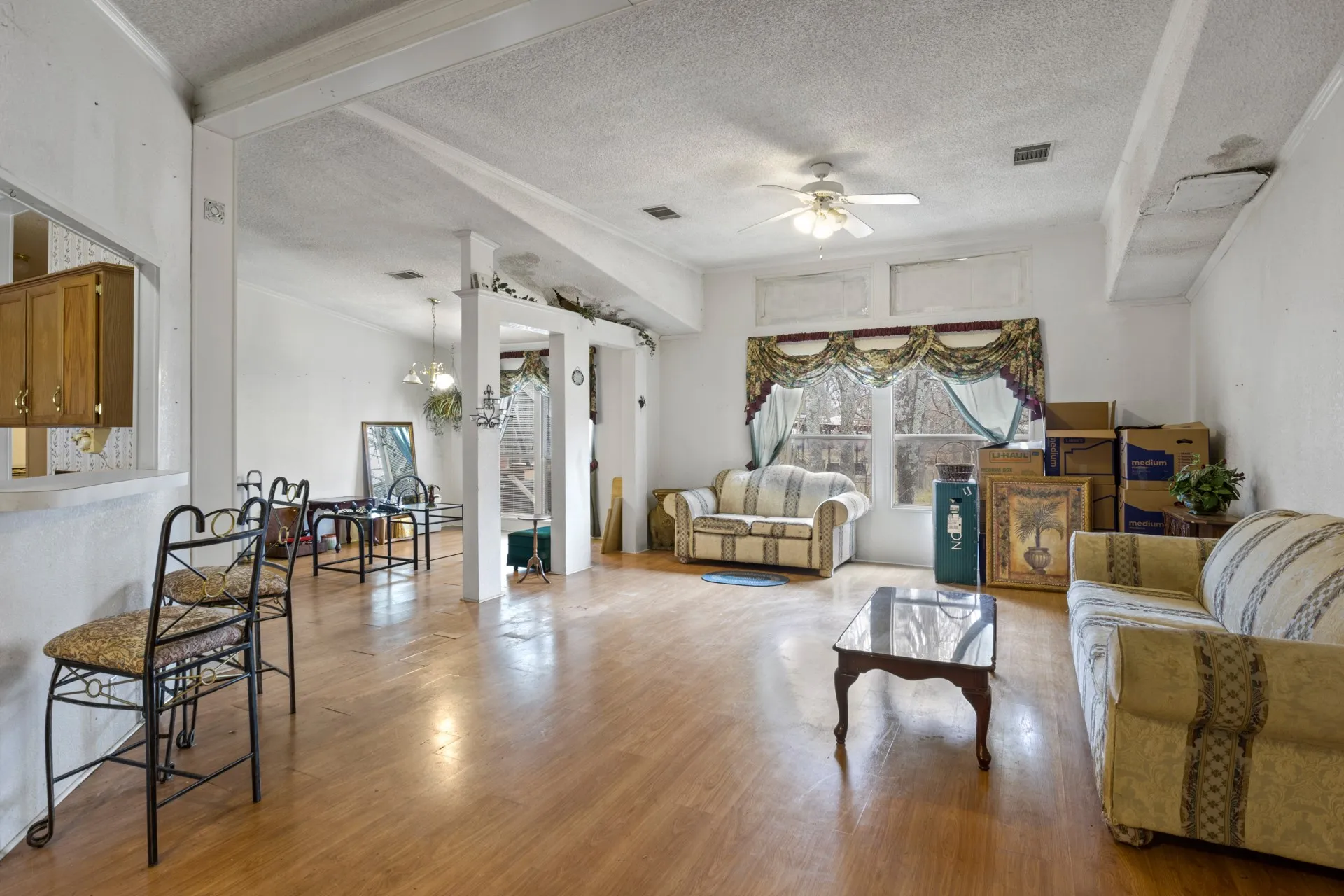 Mobile Home For Sale in Wood County , 418 Broken Bow, Quitman, Texas 75783, 3 Bedrooms, 2 Bathrooms, Garage spaces, 1,920 Sqft, built in 2001, Price $75,000, mls#21164643, Real Estate Agent in Quitman, Homes For Sale in Wood county, Homes For Sale in Quitman, Realtor in Quitman Texas, Real Estate Brokerage Independent Realty Texas, Luminita Cordes Realtor