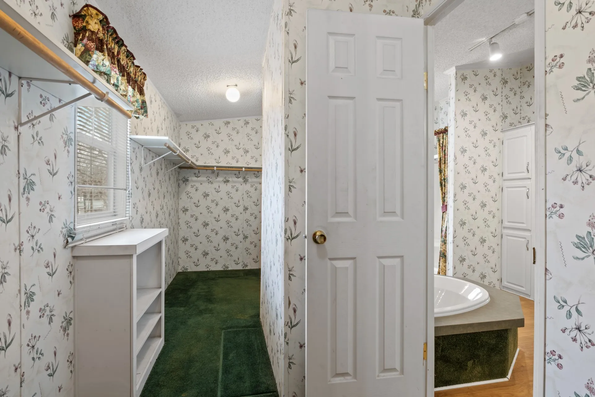 Mobile Home For Sale in Wood County , 418 Broken Bow, Quitman, Texas 75783, 3 Bedrooms, 2 Bathrooms, Garage spaces, 1,920 Sqft, built in 2001, Price $75,000, mls#21164643, Real Estate Agent in Quitman, Homes For Sale in Wood county, Homes For Sale in Quitman, Realtor in Quitman Texas, Real Estate Brokerage Independent Realty Texas, Luminita Cordes Realtor