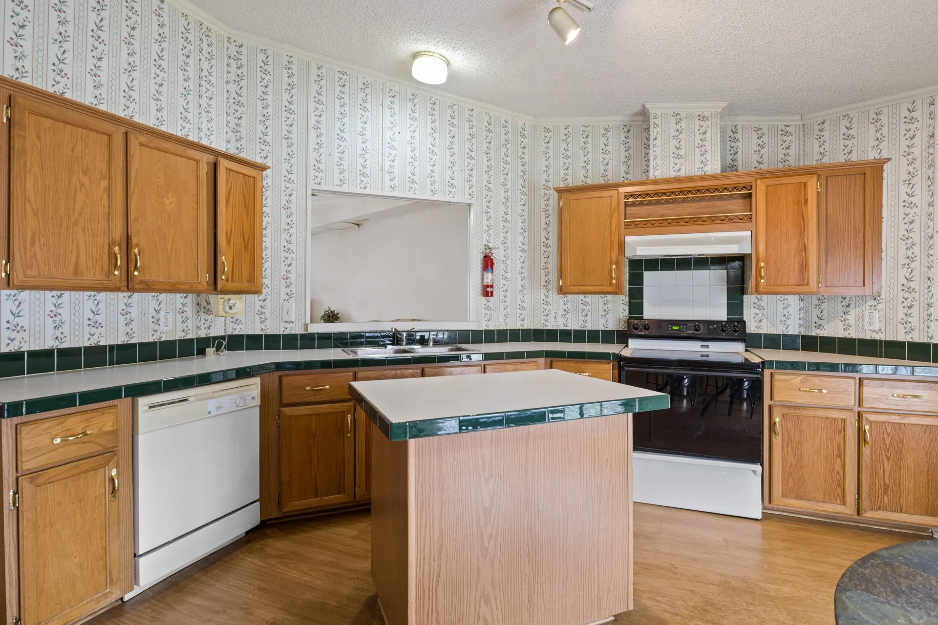 Mobile Home For Sale in Wood County , 418 Broken Bow, Quitman, Texas 75783, 3 Bedrooms, 2 Bathrooms, Garage spaces, 1,920 Sqft, built in 2001, Price $75,000, mls#21164643, Real Estate Agent in Quitman, Homes For Sale in Wood county, Homes For Sale in Quitman, Realtor in Quitman Texas, Real Estate Brokerage Independent Realty Texas, Luminita Cordes Realtor