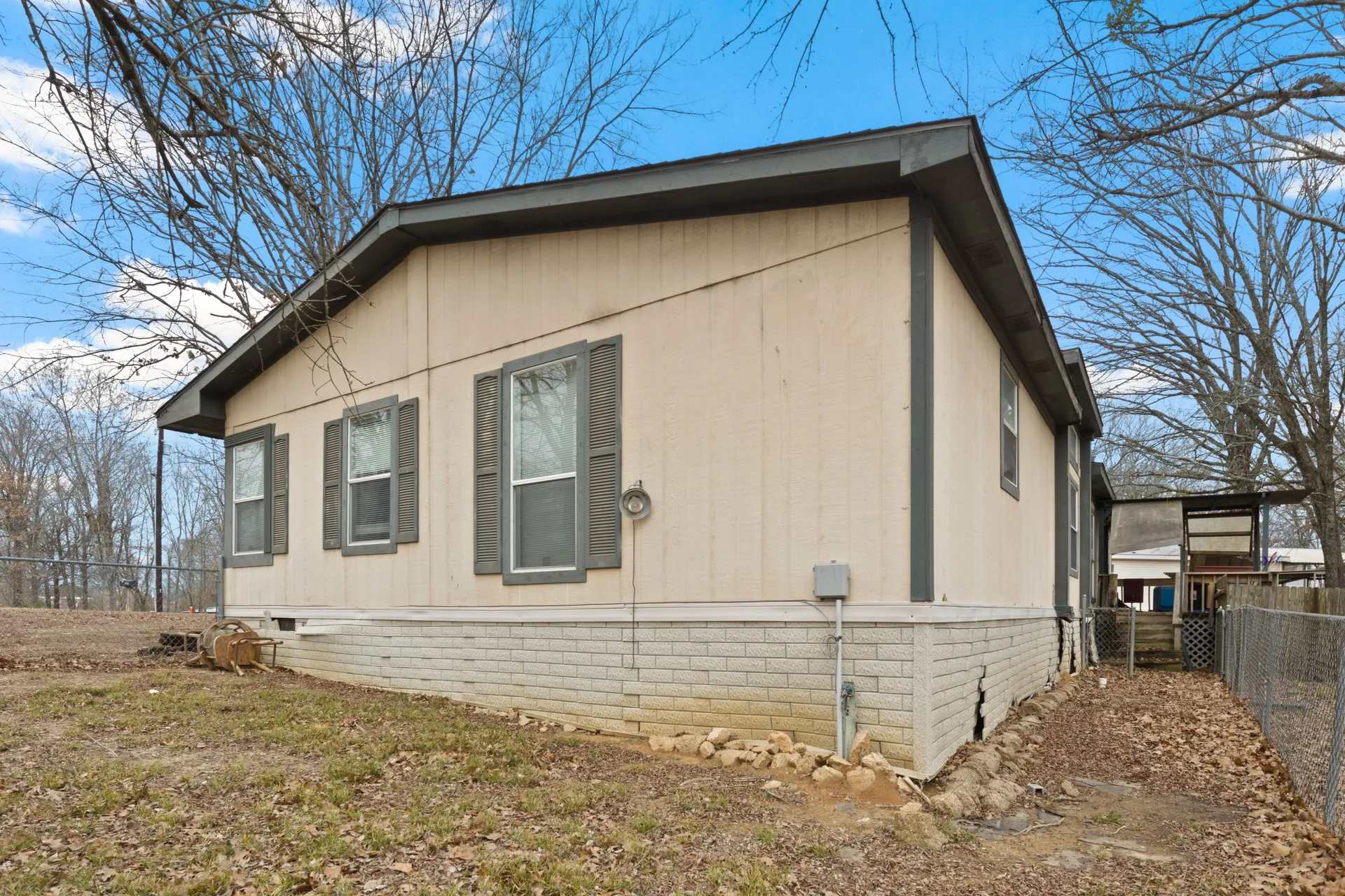 Mobile Home For Sale in Wood County , 418 Broken Bow, Quitman, Texas 75783, 3 Bedrooms, 2 Bathrooms, Garage spaces, 1,920 Sqft, built in 2001, Price $75,000, mls#21164643, Real Estate Agent in Quitman, Homes For Sale in Wood county, Homes For Sale in Quitman, Realtor in Quitman Texas, Real Estate Brokerage Independent Realty Texas, Luminita Cordes Realtor