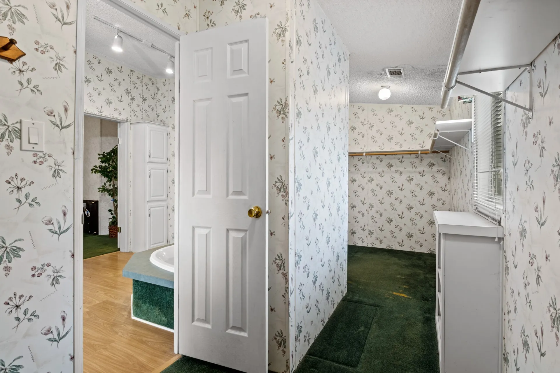 Mobile Home For Sale in Wood County , 418 Broken Bow, Quitman, Texas 75783, 3 Bedrooms, 2 Bathrooms, Garage spaces, 1,920 Sqft, built in 2001, Price $75,000, mls#21164643, Real Estate Agent in Quitman, Homes For Sale in Wood county, Homes For Sale in Quitman, Realtor in Quitman Texas, Real Estate Brokerage Independent Realty Texas, Luminita Cordes Realtor