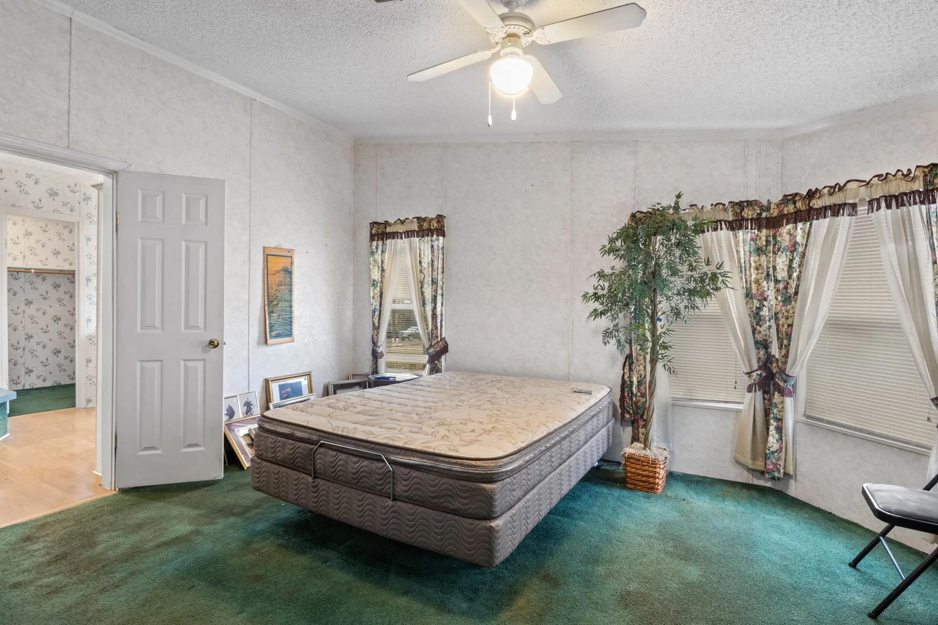 Mobile Home For Sale in Wood County , 418 Broken Bow, Quitman, Texas 75783, 3 Bedrooms, 2 Bathrooms, Garage spaces, 1,920 Sqft, built in 2001, Price $75,000, mls#21164643, Real Estate Agent in Quitman, Homes For Sale in Wood county, Homes For Sale in Quitman, Realtor in Quitman Texas, Real Estate Brokerage Independent Realty Texas, Luminita Cordes Realtor