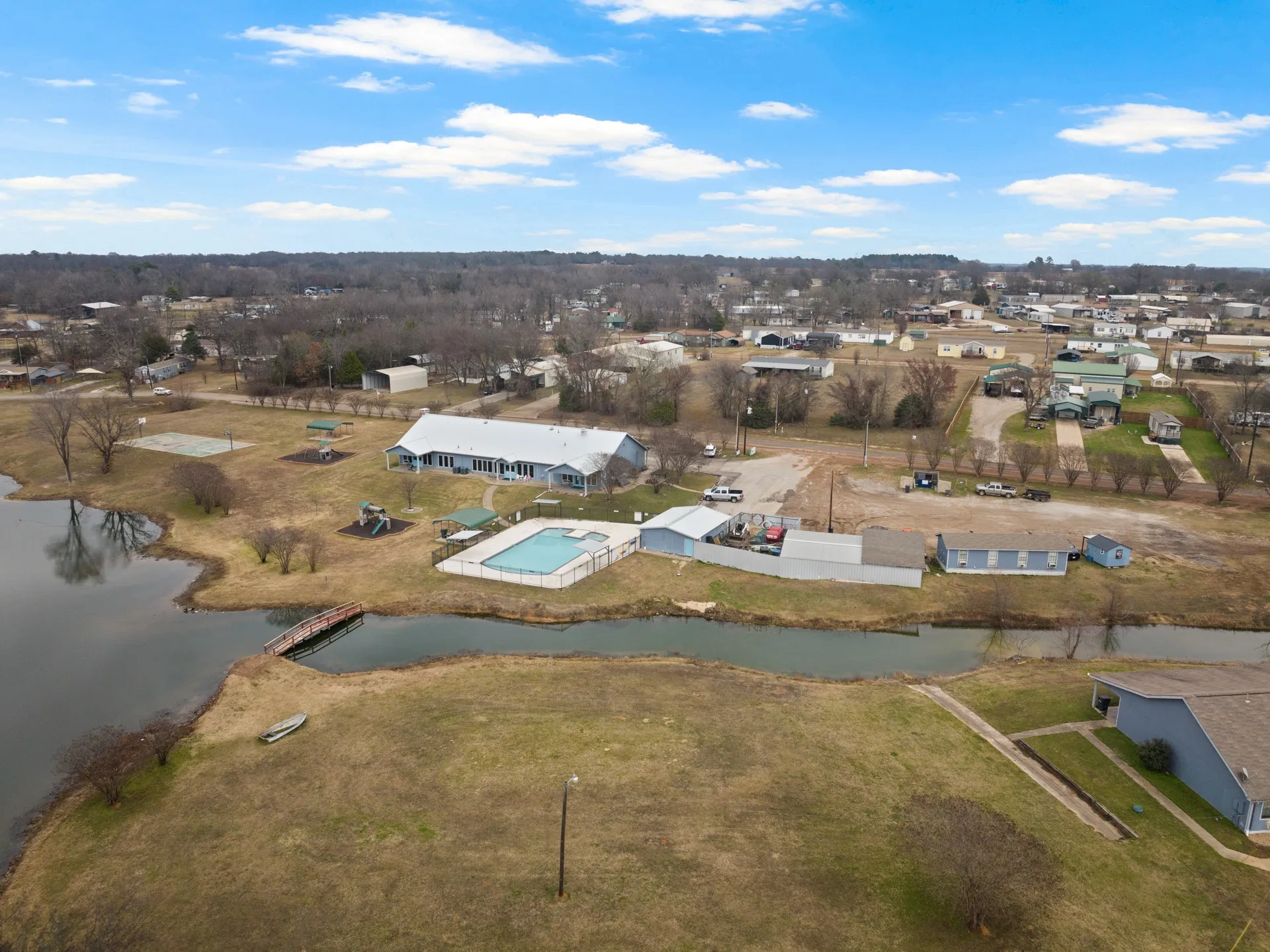 Mobile Home For Sale in Wood County , 418 Broken Bow, Quitman, Texas 75783, 3 Bedrooms, 2 Bathrooms, Garage spaces, 1,920 Sqft, built in 2001, Price $75,000, mls#21164643, Real Estate Agent in Quitman, Homes For Sale in Wood county, Homes For Sale in Quitman, Realtor in Quitman Texas, Real Estate Brokerage Independent Realty Texas, Luminita Cordes Realtor