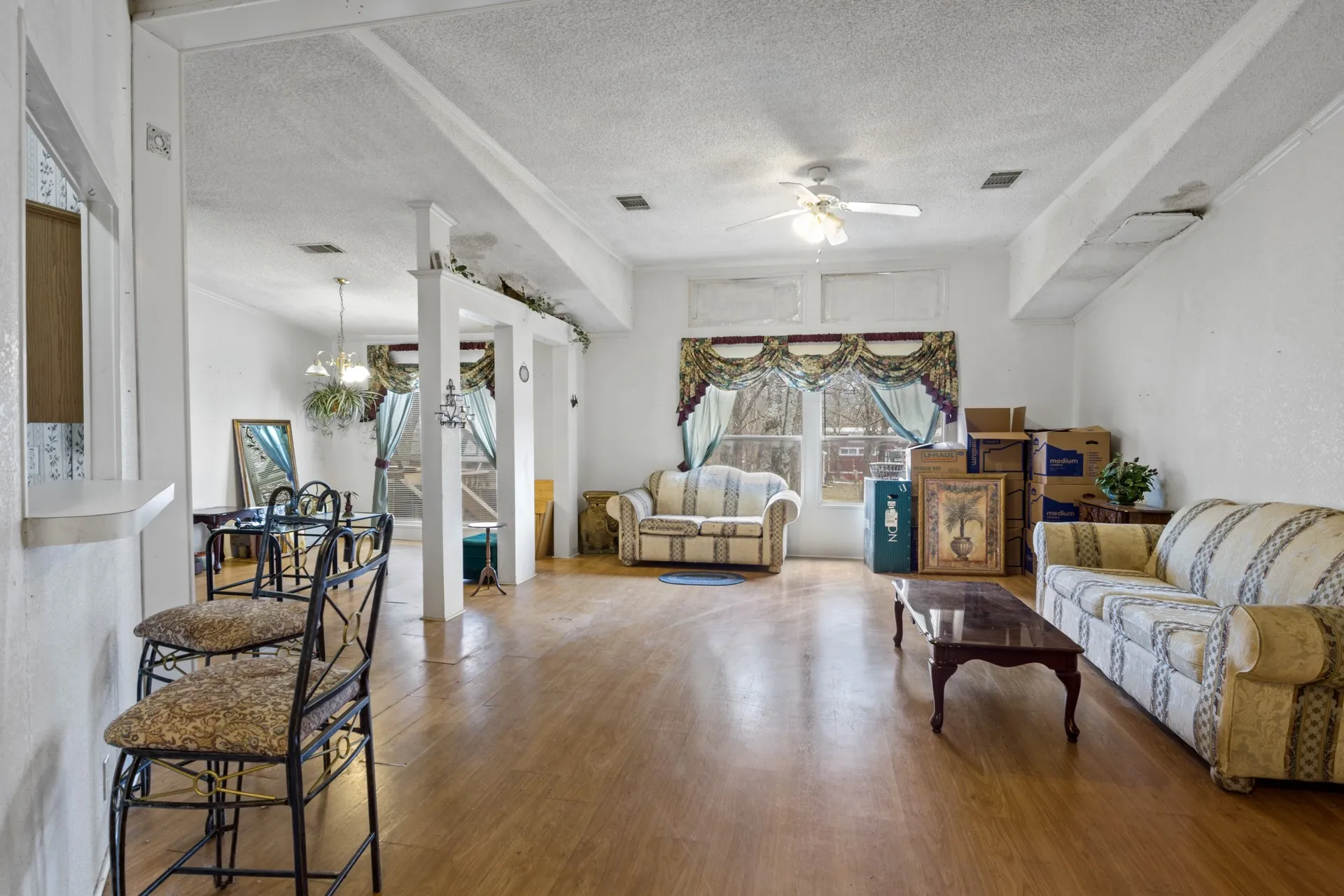 Mobile Home For Sale in Wood County , 418 Broken Bow, Quitman, Texas 75783, 3 Bedrooms, 2 Bathrooms, Garage spaces, 1,920 Sqft, built in 2001, Price $75,000, mls#21164643, Real Estate Agent in Quitman, Homes For Sale in Wood county, Homes For Sale in Quitman, Realtor in Quitman Texas, Real Estate Brokerage Independent Realty Texas, Luminita Cordes Realtor