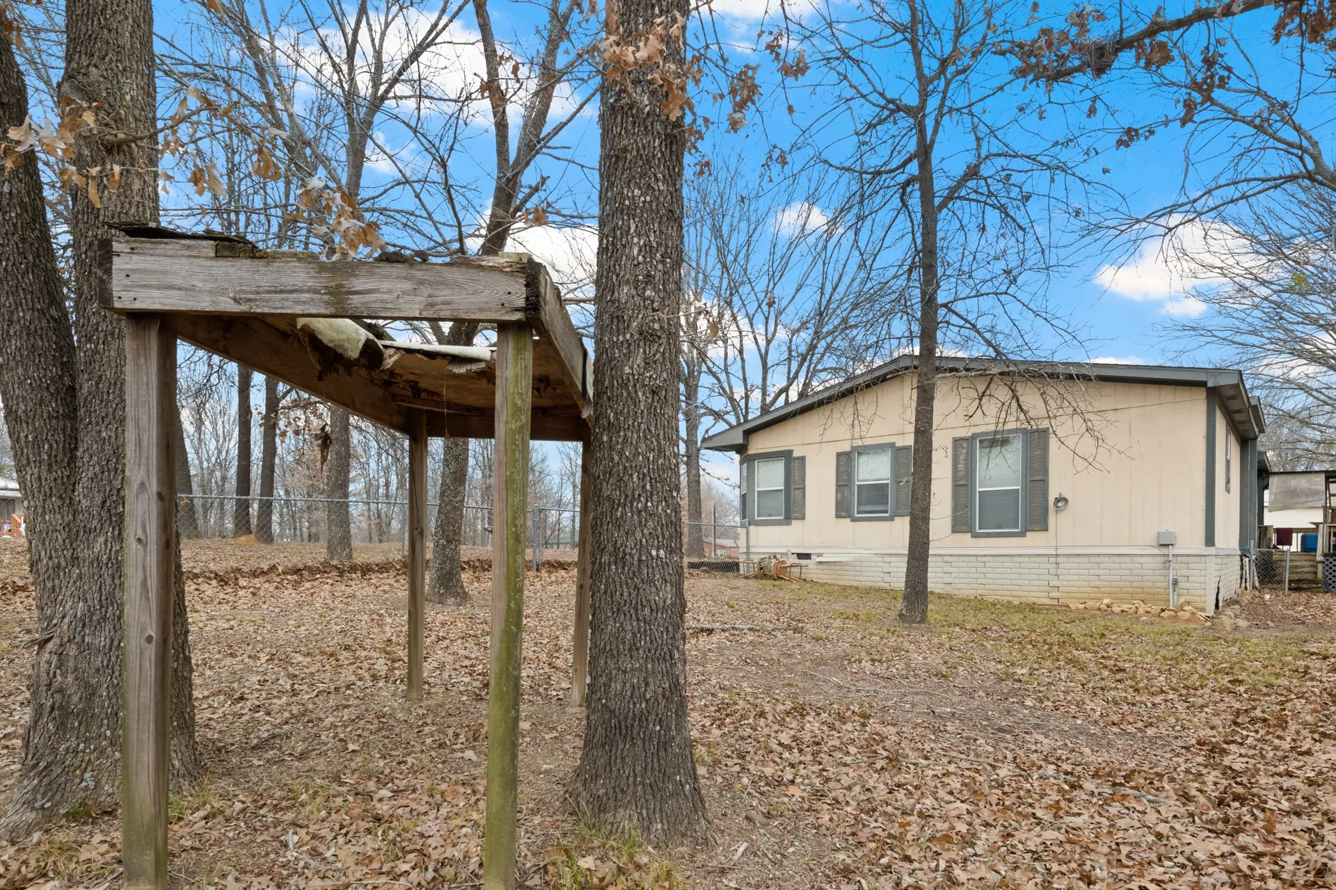 Mobile Home For Sale in Wood County , 418 Broken Bow, Quitman, Texas 75783, 3 Bedrooms, 2 Bathrooms, Garage spaces, 1,920 Sqft, built in 2001, Price $75,000, mls#21164643, Real Estate Agent in Quitman, Homes For Sale in Wood county, Homes For Sale in Quitman, Realtor in Quitman Texas, Real Estate Brokerage Independent Realty Texas, Luminita Cordes Realtor