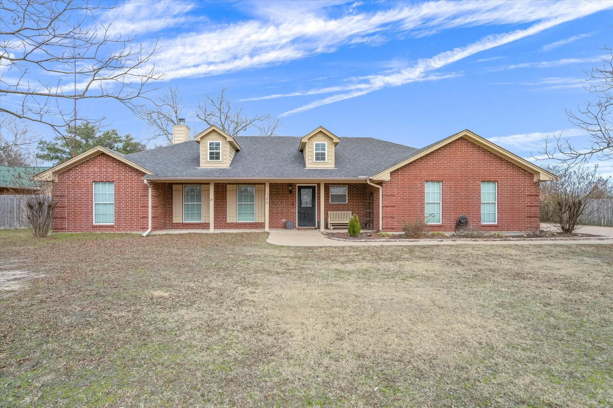 Single Family Residence For Sale in Van Zandt County , 128 Colorado, Van, Texas 75790, 4 Bedroom, 3 Bathroom, 2 Garage spaces, 2,511 Sqft, built in 2004, mls#21164662, Real Estate Agent in Van, Homes For Sale in Van Zandt county, Homes For Sale in Van, Realtor in Van Texas, Real Estate Brokerage Independent Realty Texas, Luminita Cordes Realtor