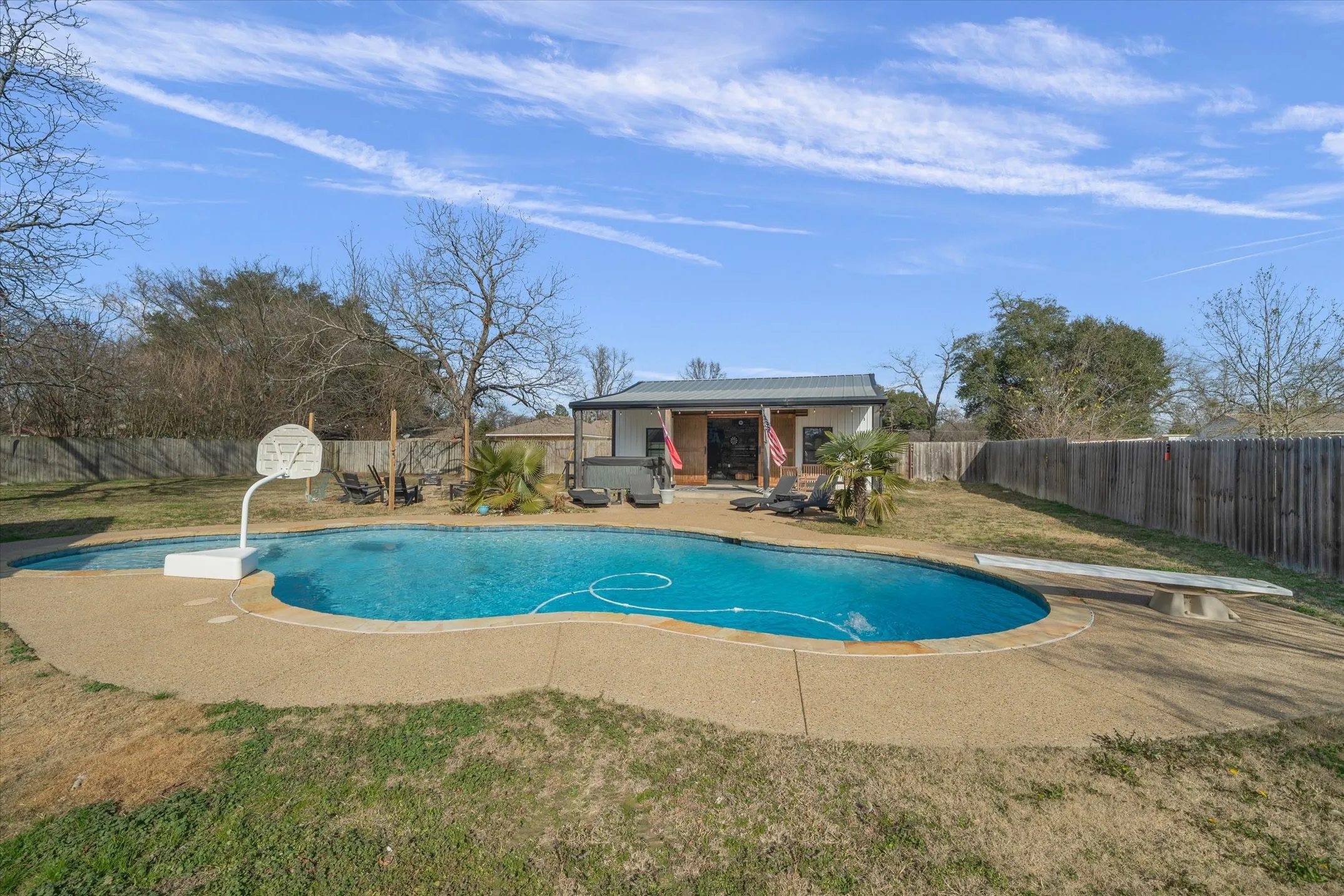 Single Family Residence For Sale in Van Zandt County , 128 Colorado, Van, Texas 75790, 4 Bedroom, 3 Bathroom, 2 Garage spaces, 2,511 Sqft, built in 2004, mls#21164662, Real Estate Agent in Van, Homes For Sale in Van Zandt county, Homes For Sale in Van, Realtor in Van Texas, Real Estate Brokerage Independent Realty Texas, Luminita Cordes Realtor