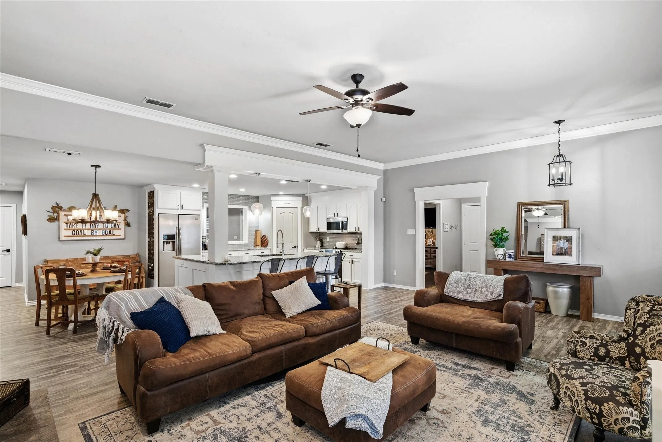 Single Family Residence For Sale in Van Zandt County , 128 Colorado, Van, Texas 75790, 4 Bedroom, 3 Bathroom, 2 Garage spaces, 2,511 Sqft, built in 2004, mls#21164662, Real Estate Agent in Van, Homes For Sale in Van Zandt county, Homes For Sale in Van, Realtor in Van Texas, Real Estate Brokerage Independent Realty Texas, Luminita Cordes Realtor