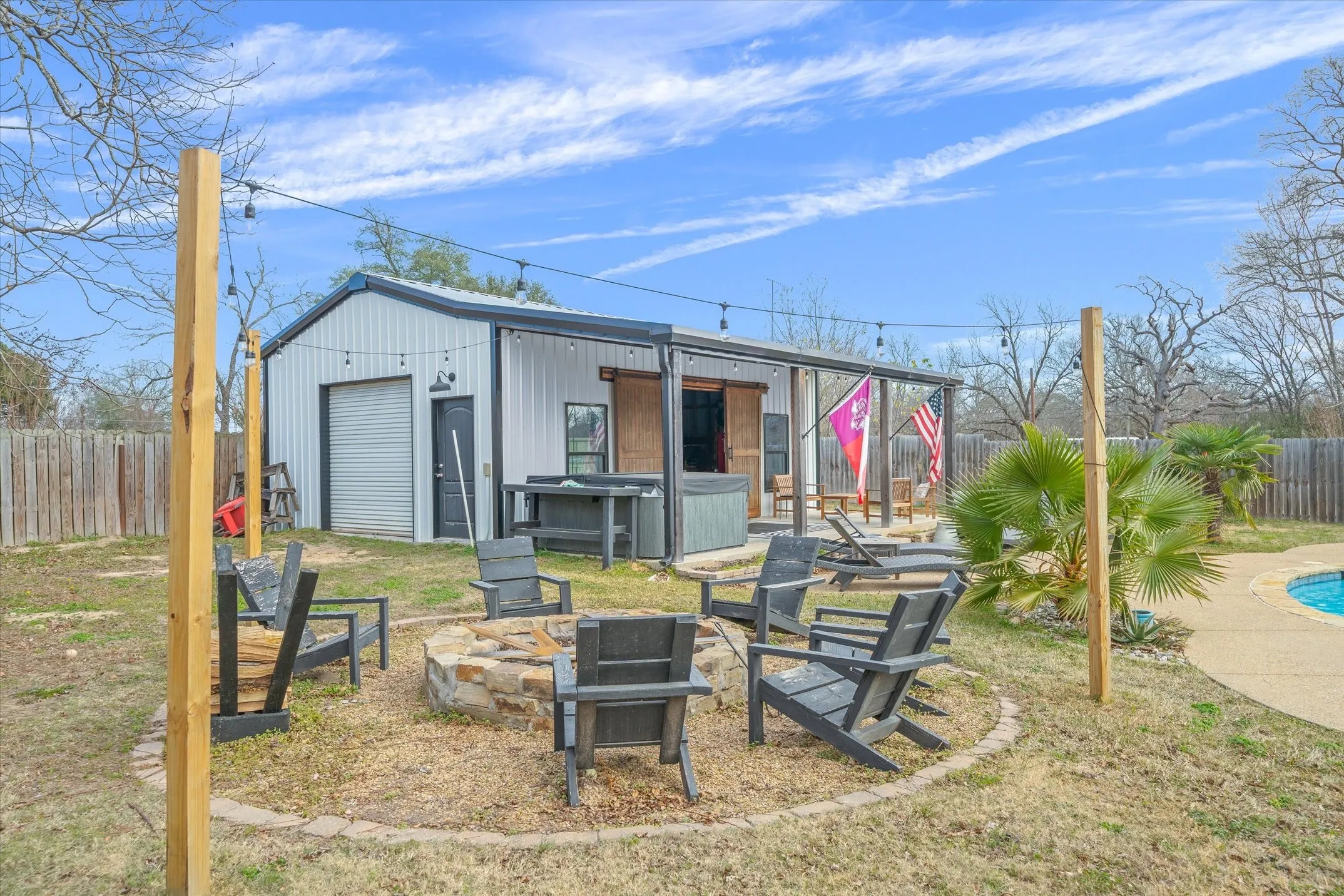 Single Family Residence For Sale in Van Zandt County , 128 Colorado, Van, Texas 75790, 4 Bedroom, 3 Bathroom, 2 Garage spaces, 2,511 Sqft, built in 2004, mls#21164662, Real Estate Agent in Van, Homes For Sale in Van Zandt county, Homes For Sale in Van, Realtor in Van Texas, Real Estate Brokerage Independent Realty Texas, Luminita Cordes Realtor