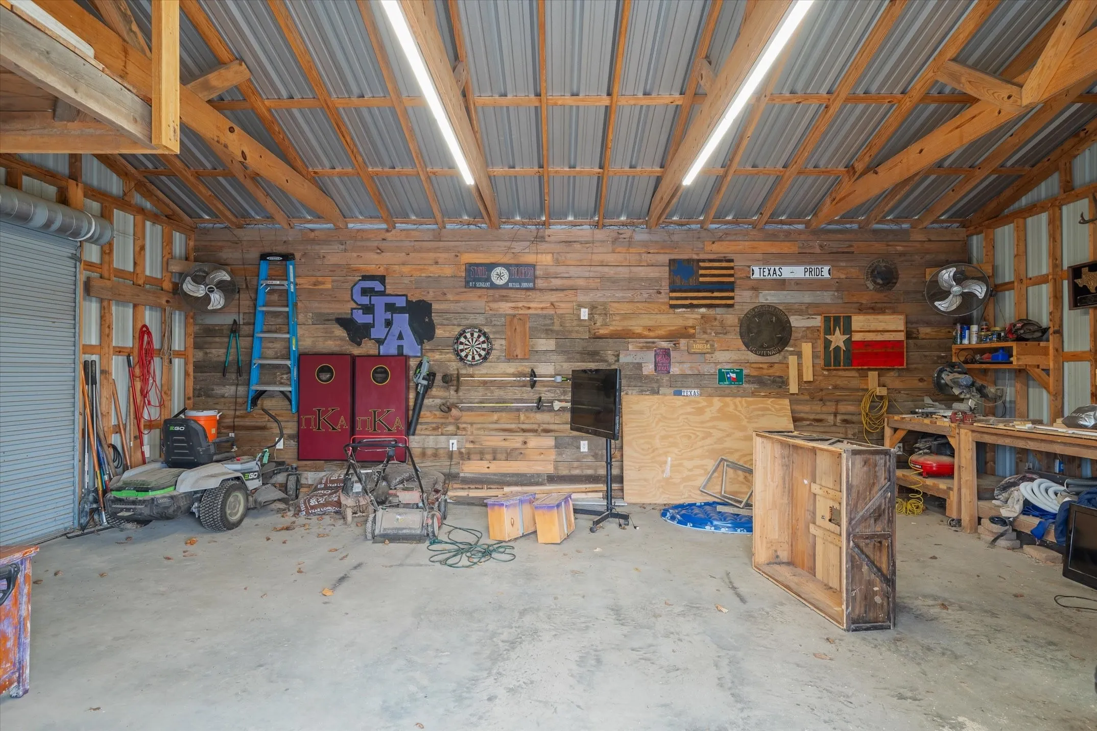 Single Family Residence For Sale in Van Zandt County , 128 Colorado, Van, Texas 75790, 4 Bedroom, 3 Bathroom, 2 Garage spaces, 2,511 Sqft, built in 2004, mls#21164662, Real Estate Agent in Van, Homes For Sale in Van Zandt county, Homes For Sale in Van, Realtor in Van Texas, Real Estate Brokerage Independent Realty Texas, Luminita Cordes Realtor