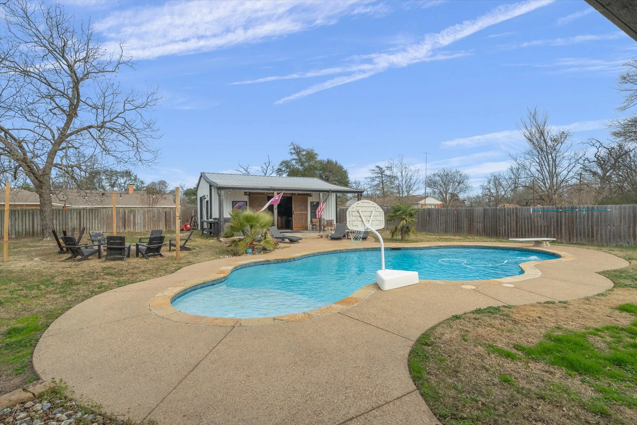Single Family Residence For Sale in Van Zandt County , 128 Colorado, Van, Texas 75790, 4 Bedroom, 3 Bathroom, 2 Garage spaces, 2,511 Sqft, built in 2004, mls#21164662, Real Estate Agent in Van, Homes For Sale in Van Zandt county, Homes For Sale in Van, Realtor in Van Texas, Real Estate Brokerage Independent Realty Texas, Luminita Cordes Realtor