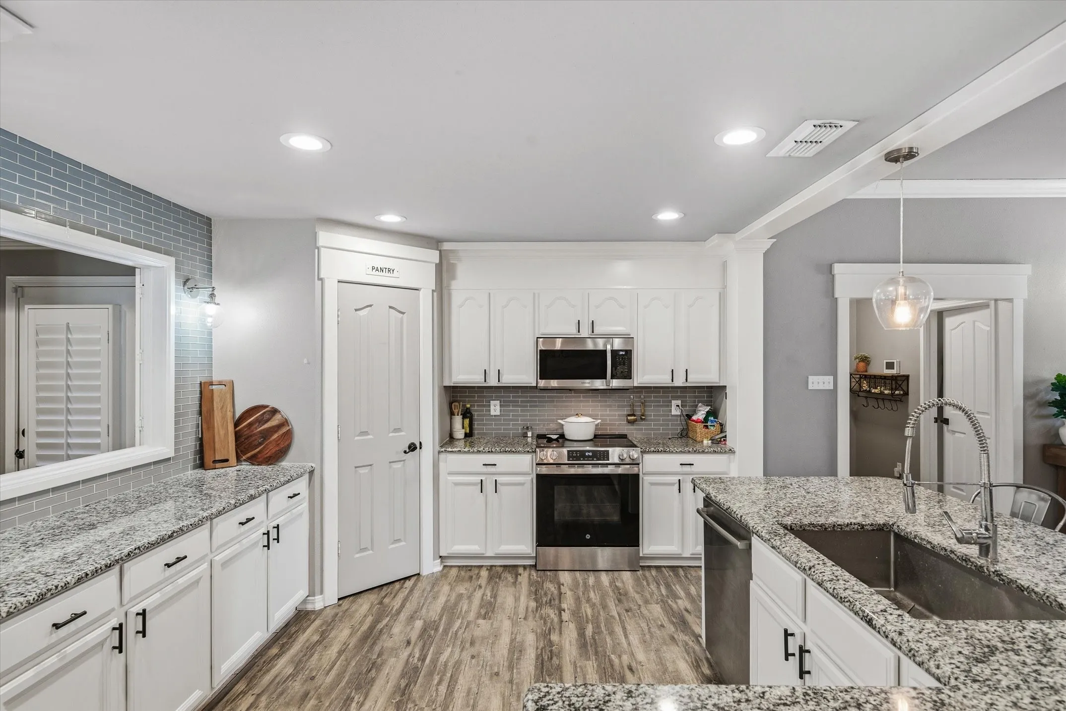 Single Family Residence For Sale in Van Zandt County , 128 Colorado, Van, Texas 75790, 4 Bedroom, 3 Bathroom, 2 Garage spaces, 2,511 Sqft, built in 2004, mls#21164662, Real Estate Agent in Van, Homes For Sale in Van Zandt county, Homes For Sale in Van, Realtor in Van Texas, Real Estate Brokerage Independent Realty Texas, Luminita Cordes Realtor