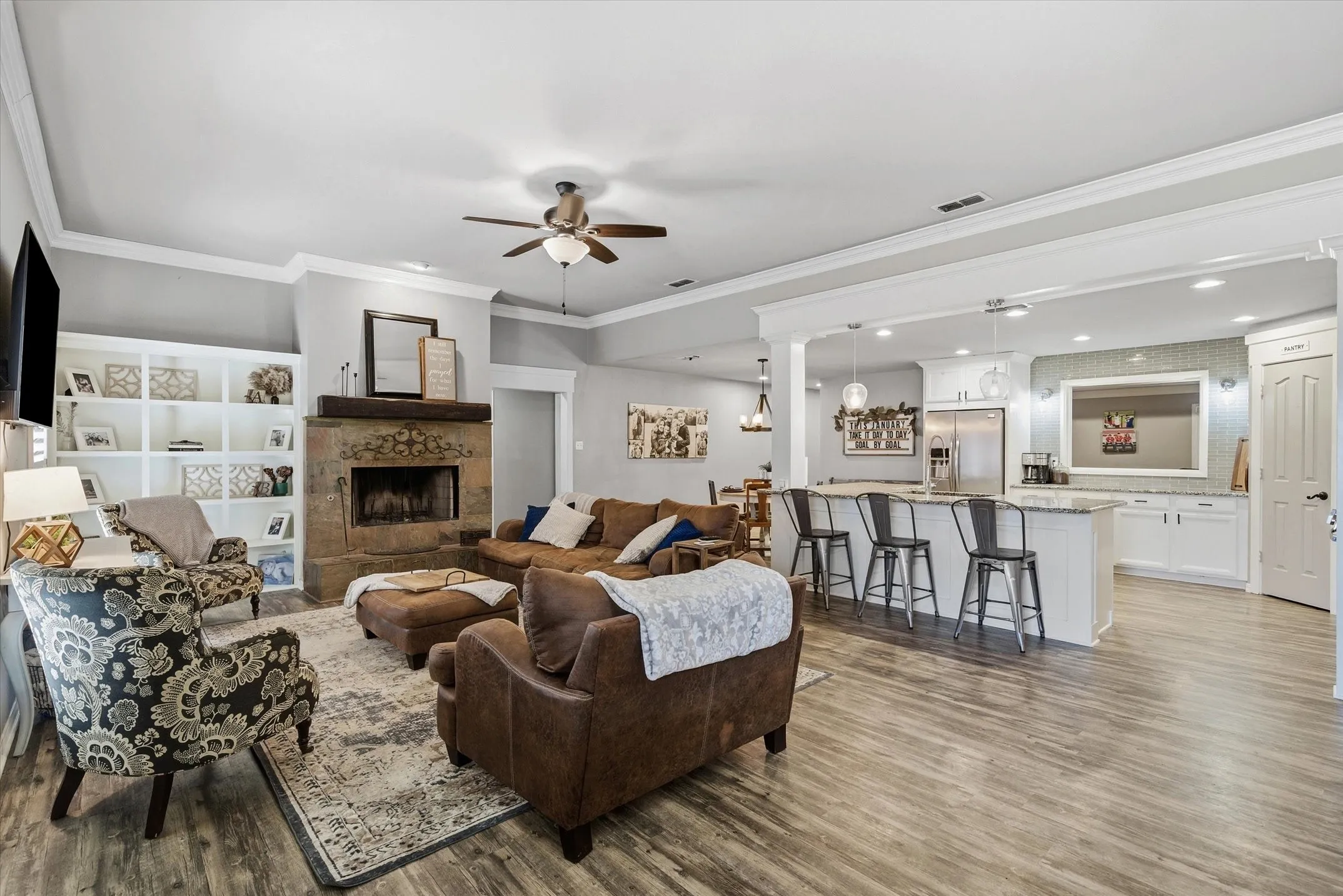 Single Family Residence For Sale in Van Zandt County , 128 Colorado, Van, Texas 75790, 4 Bedroom, 3 Bathroom, 2 Garage spaces, 2,511 Sqft, built in 2004, mls#21164662, Real Estate Agent in Van, Homes For Sale in Van Zandt county, Homes For Sale in Van, Realtor in Van Texas, Real Estate Brokerage Independent Realty Texas, Luminita Cordes Realtor