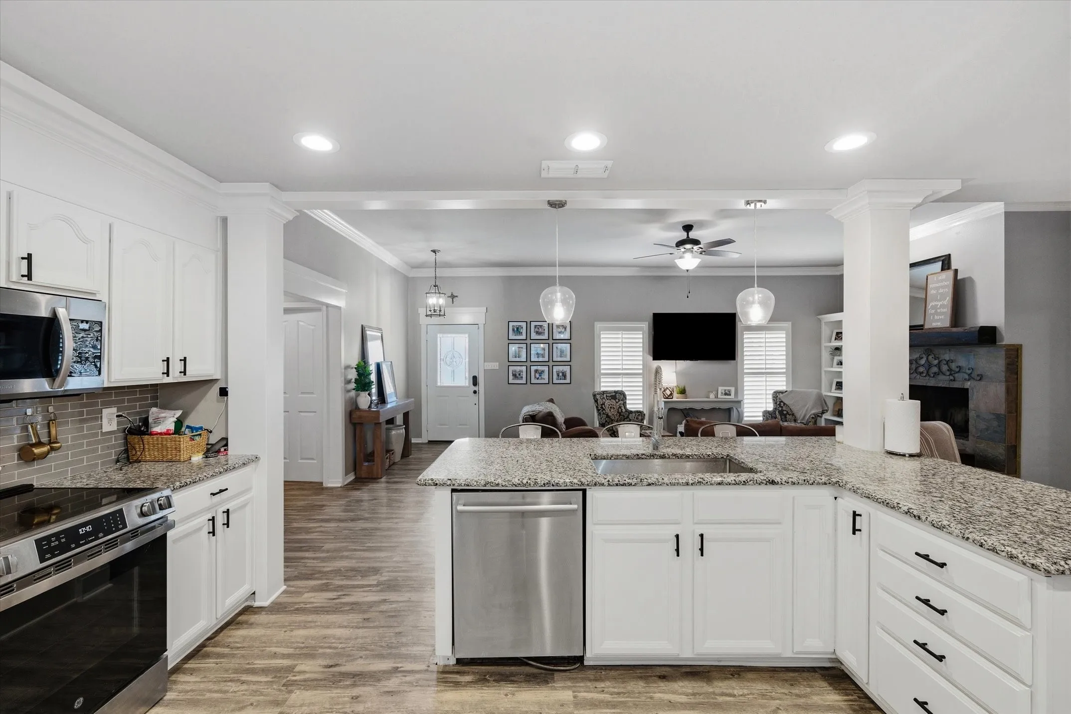 Single Family Residence For Sale in Van Zandt County , 128 Colorado, Van, Texas 75790, 4 Bedroom, 3 Bathroom, 2 Garage spaces, 2,511 Sqft, built in 2004, mls#21164662, Real Estate Agent in Van, Homes For Sale in Van Zandt county, Homes For Sale in Van, Realtor in Van Texas, Real Estate Brokerage Independent Realty Texas, Luminita Cordes Realtor