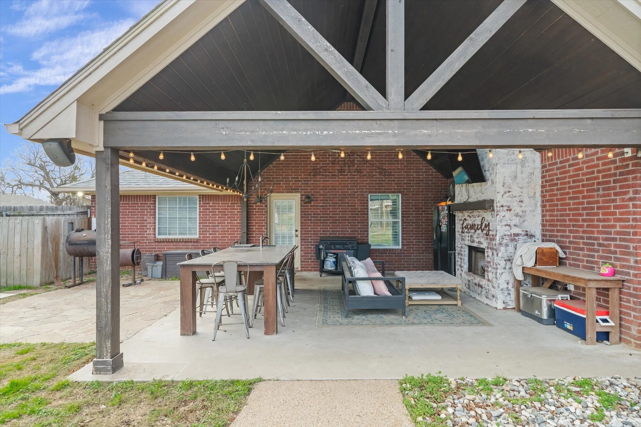 Single Family Residence For Sale in Van Zandt County , 128 Colorado, Van, Texas 75790, 4 Bedroom, 3 Bathroom, 2 Garage spaces, 2,511 Sqft, built in 2004, mls#21164662, Real Estate Agent in Van, Homes For Sale in Van Zandt county, Homes For Sale in Van, Realtor in Van Texas, Real Estate Brokerage Independent Realty Texas, Luminita Cordes Realtor
