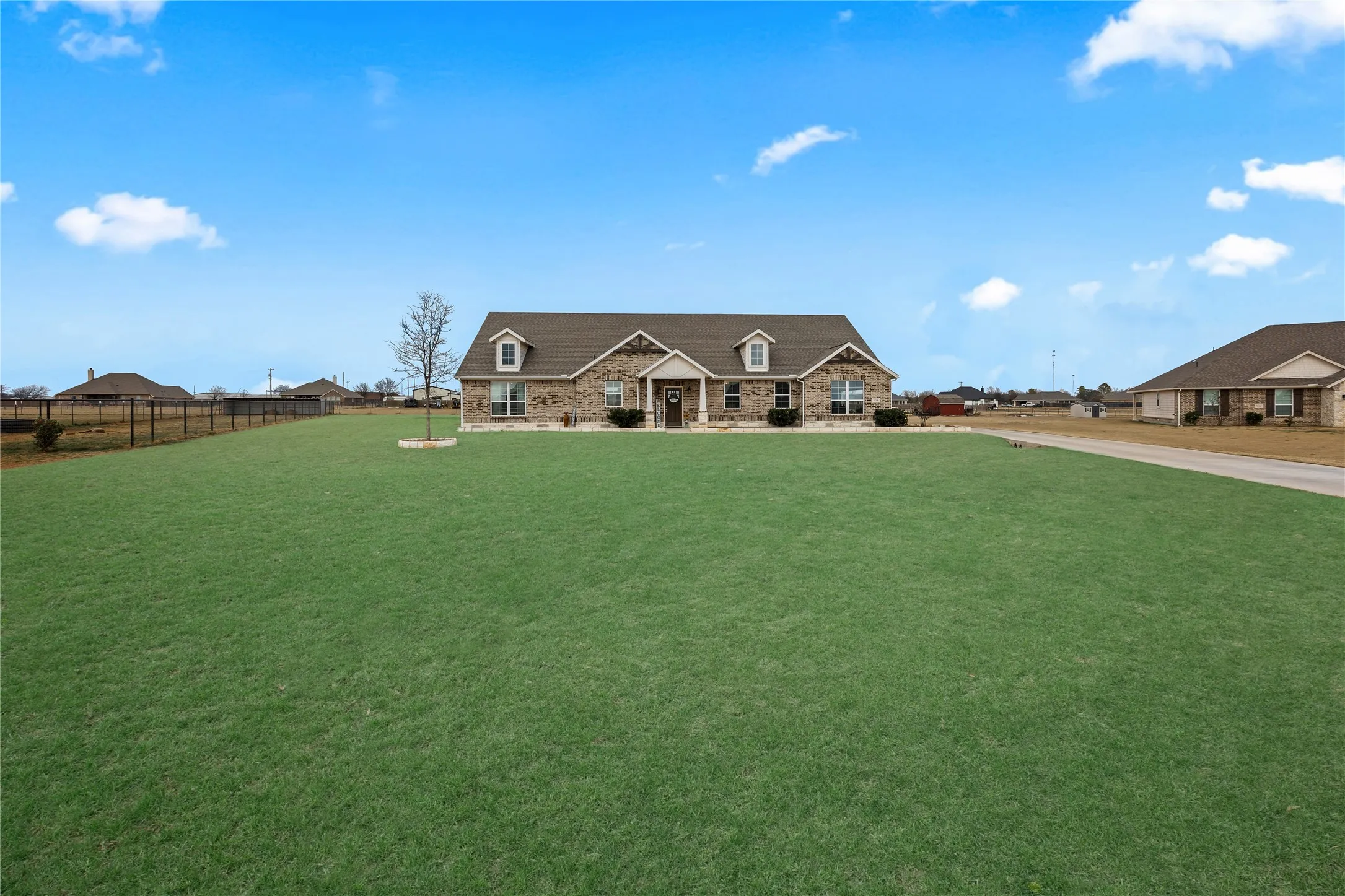 Single Family Residence For Sale in Johnson County , 308 Olde Knoll Place, Rio Vista, Texas 76093, 3 Bedrooms, 2 Bathrooms, 2 Garage spaces, 2,241 Sqft, built in 2022, Price $478,000, mls#21164130, Real Estate Agent in Rio Vista, Homes For Sale in Johnson county, Homes For Sale in Rio Vista, Realtor in Rio Vista Texas, Real Estate Brokerage Independent Realty Texas, Luminita Cordes Realtor