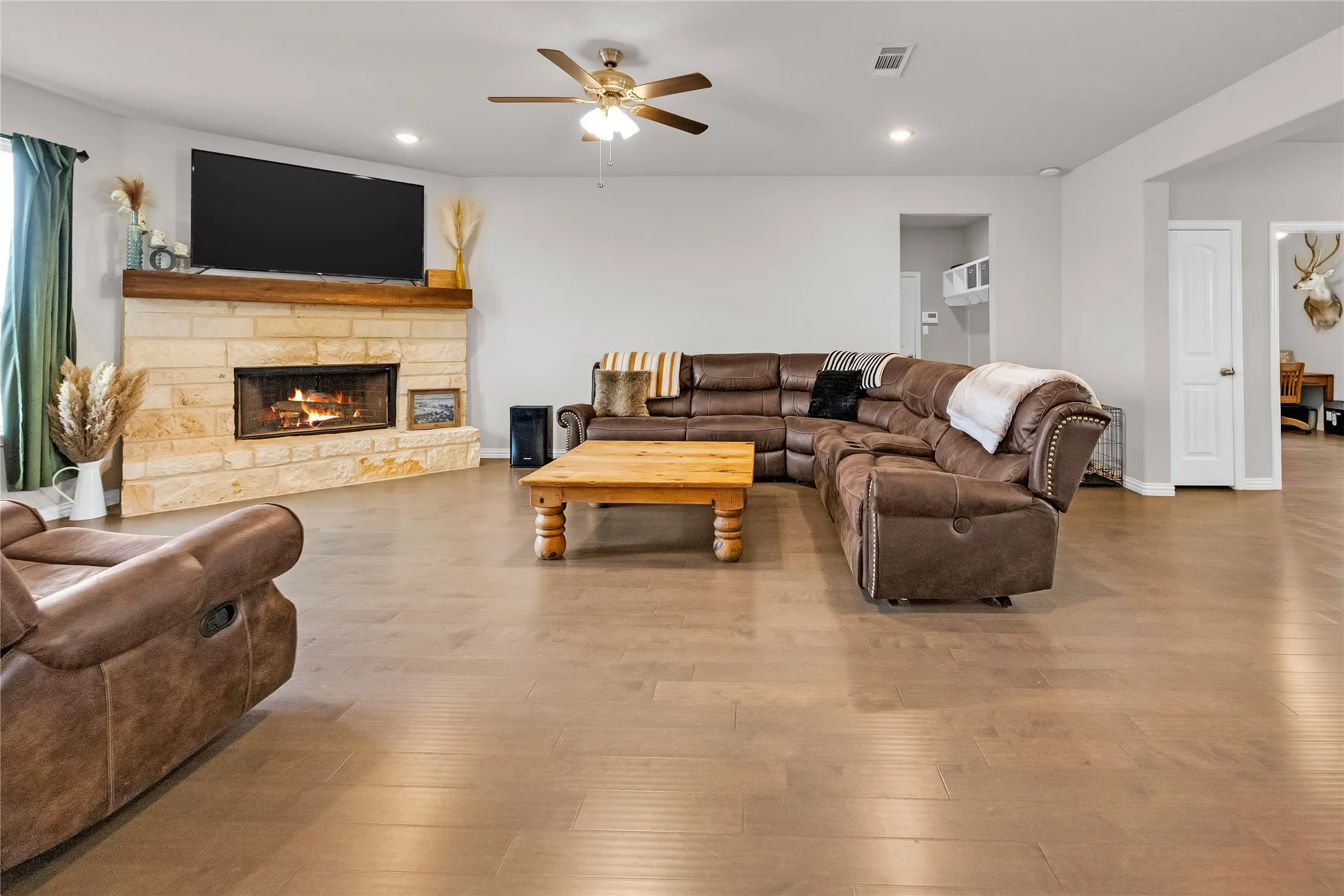 Single Family Residence For Sale in Johnson County , 308 Olde Knoll Place, Rio Vista, Texas 76093, 3 Bedrooms, 2 Bathrooms, 2 Garage spaces, 2,241 Sqft, built in 2022, Price $478,000, mls#21164130, Real Estate Agent in Rio Vista, Homes For Sale in Johnson county, Homes For Sale in Rio Vista, Realtor in Rio Vista Texas, Real Estate Brokerage Independent Realty Texas, Luminita Cordes Realtor