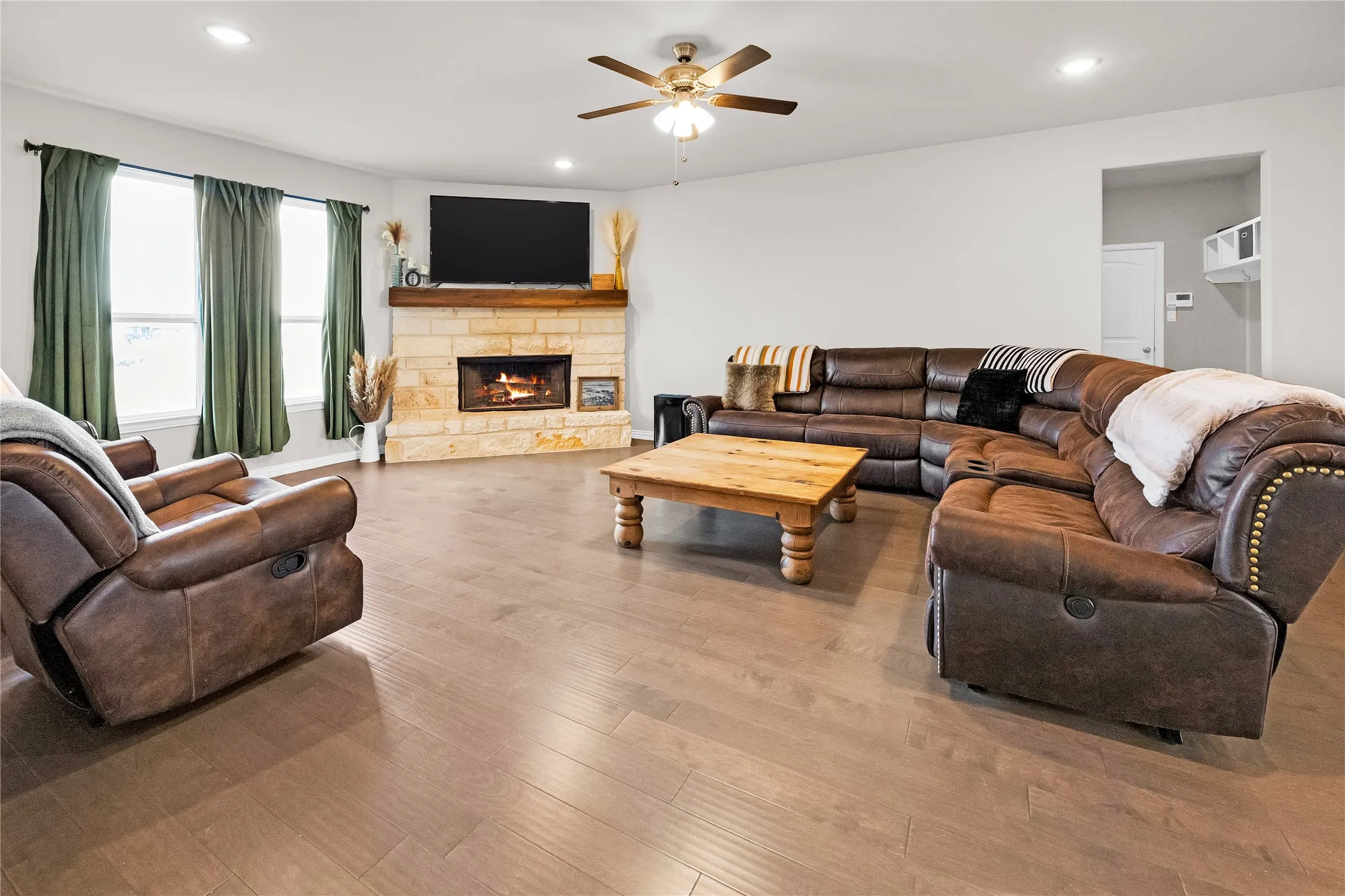Single Family Residence For Sale in Johnson County , 308 Olde Knoll Place, Rio Vista, Texas 76093, 3 Bedrooms, 2 Bathrooms, 2 Garage spaces, 2,241 Sqft, built in 2022, Price $478,000, mls#21164130, Real Estate Agent in Rio Vista, Homes For Sale in Johnson county, Homes For Sale in Rio Vista, Realtor in Rio Vista Texas, Real Estate Brokerage Independent Realty Texas, Luminita Cordes Realtor