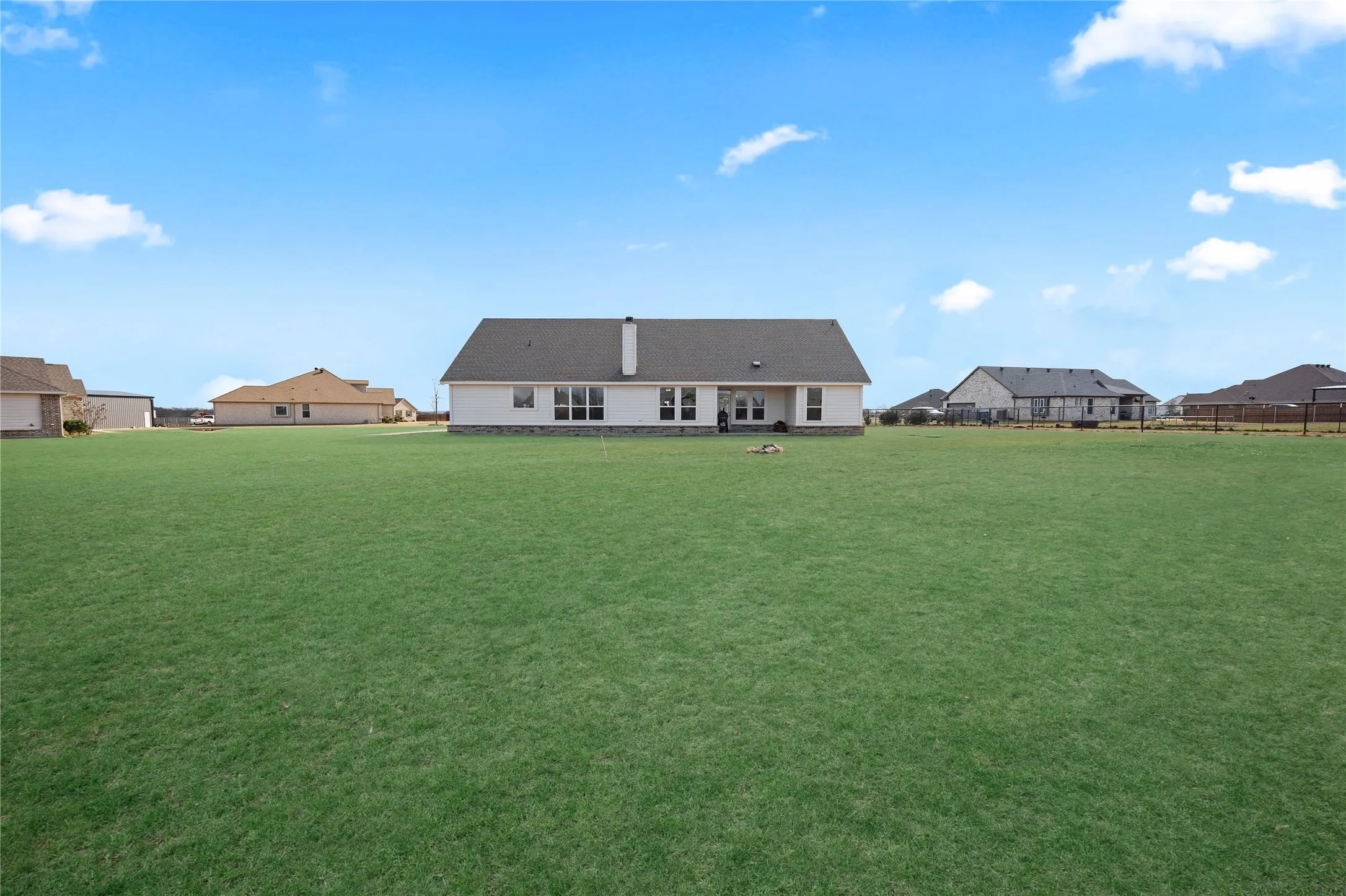 Single Family Residence For Sale in Johnson County , 308 Olde Knoll Place, Rio Vista, Texas 76093, 3 Bedrooms, 2 Bathrooms, 2 Garage spaces, 2,241 Sqft, built in 2022, Price $478,000, mls#21164130, Real Estate Agent in Rio Vista, Homes For Sale in Johnson county, Homes For Sale in Rio Vista, Realtor in Rio Vista Texas, Real Estate Brokerage Independent Realty Texas, Luminita Cordes Realtor