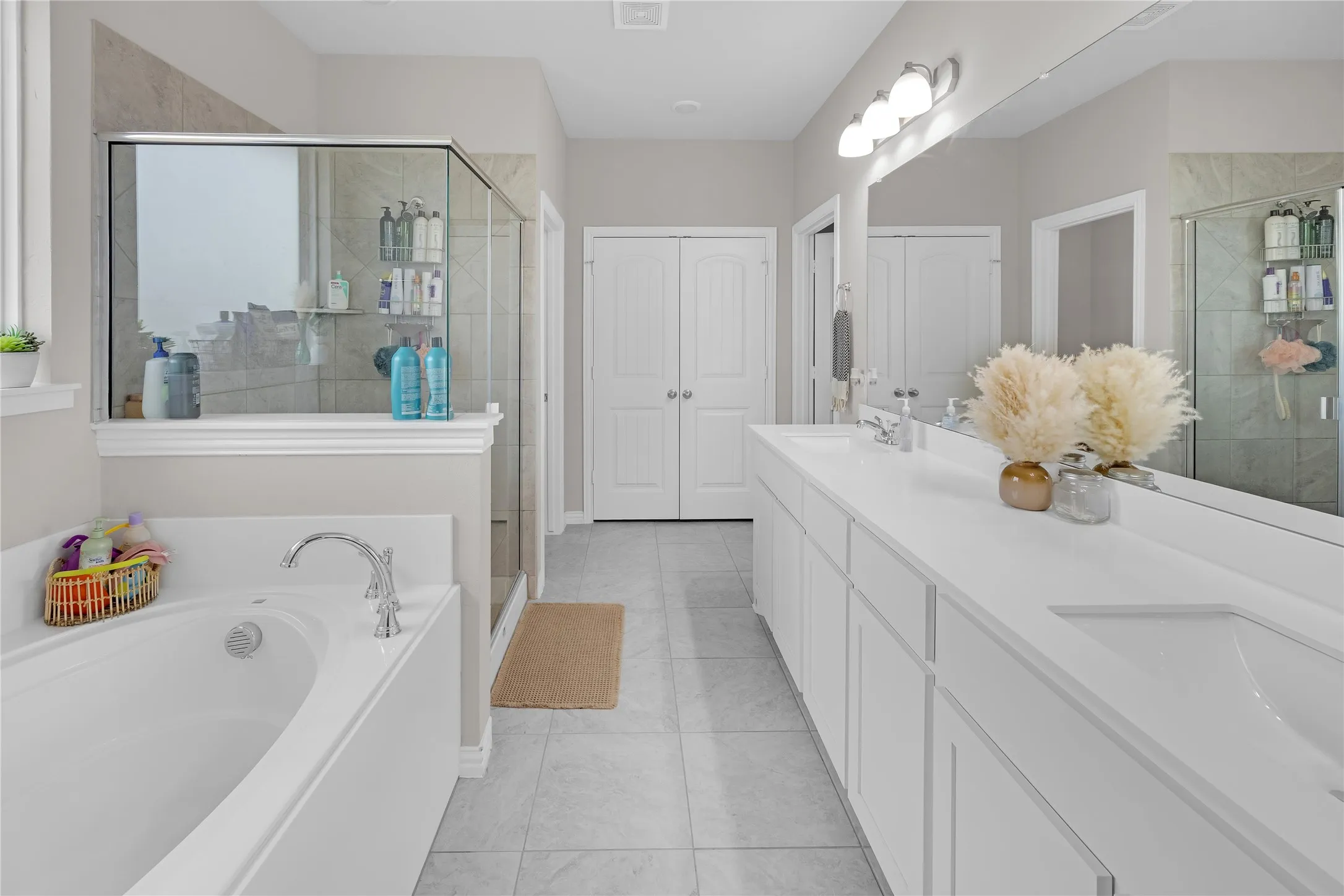 Single Family Residence For Sale in Johnson County , 308 Olde Knoll Place, Rio Vista, Texas 76093, 3 Bedrooms, 2 Bathrooms, 2 Garage spaces, 2,241 Sqft, built in 2022, Price $478,000, mls#21164130, Real Estate Agent in Rio Vista, Homes For Sale in Johnson county, Homes For Sale in Rio Vista, Realtor in Rio Vista Texas, Real Estate Brokerage Independent Realty Texas, Luminita Cordes Realtor