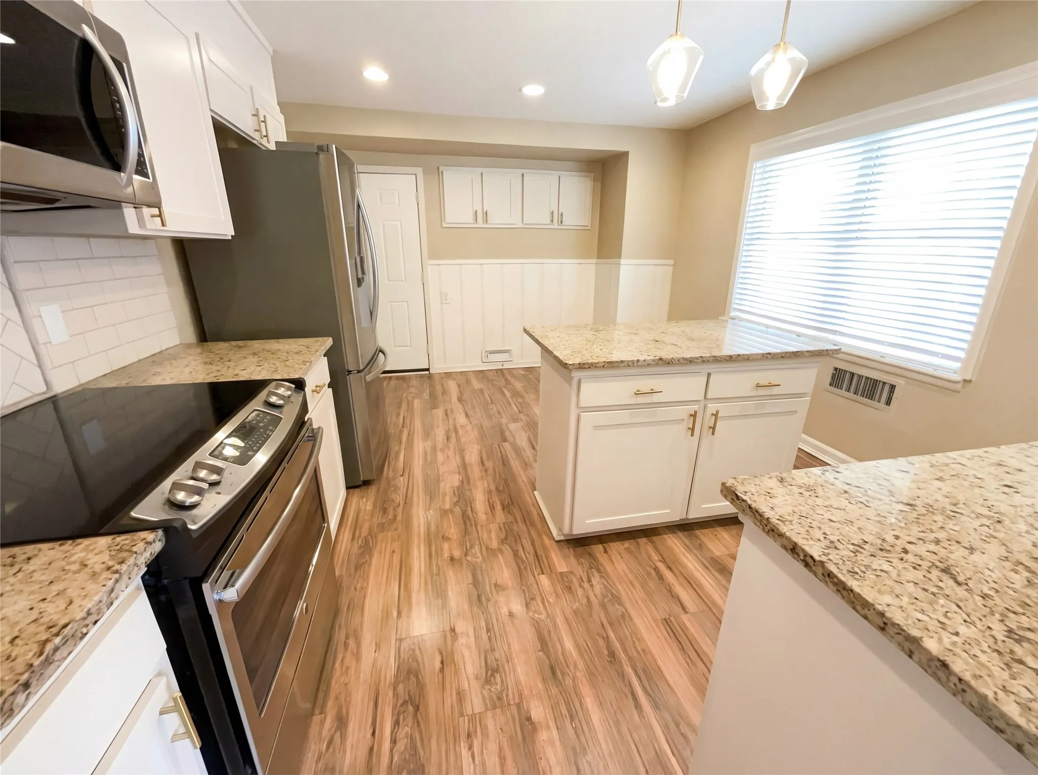 Single Family Residence For Sale in Tarrant County , 6817 Chickering Road, Fort Worth, Texas 76116, 4 Bedroom, 2 Bathroom, 2 Garage spaces, 1,986 Sqft, built in 1957, Preowned, mls#21164845, Real Estate Agent in Fort Worth, Homes For Sale in Tarrant county, Homes For Sale in Fort Worth, Realtor in Fort Worth Texas, Real Estate Brokerage Independent Realty Texas, Luminita Cordes Realtor
