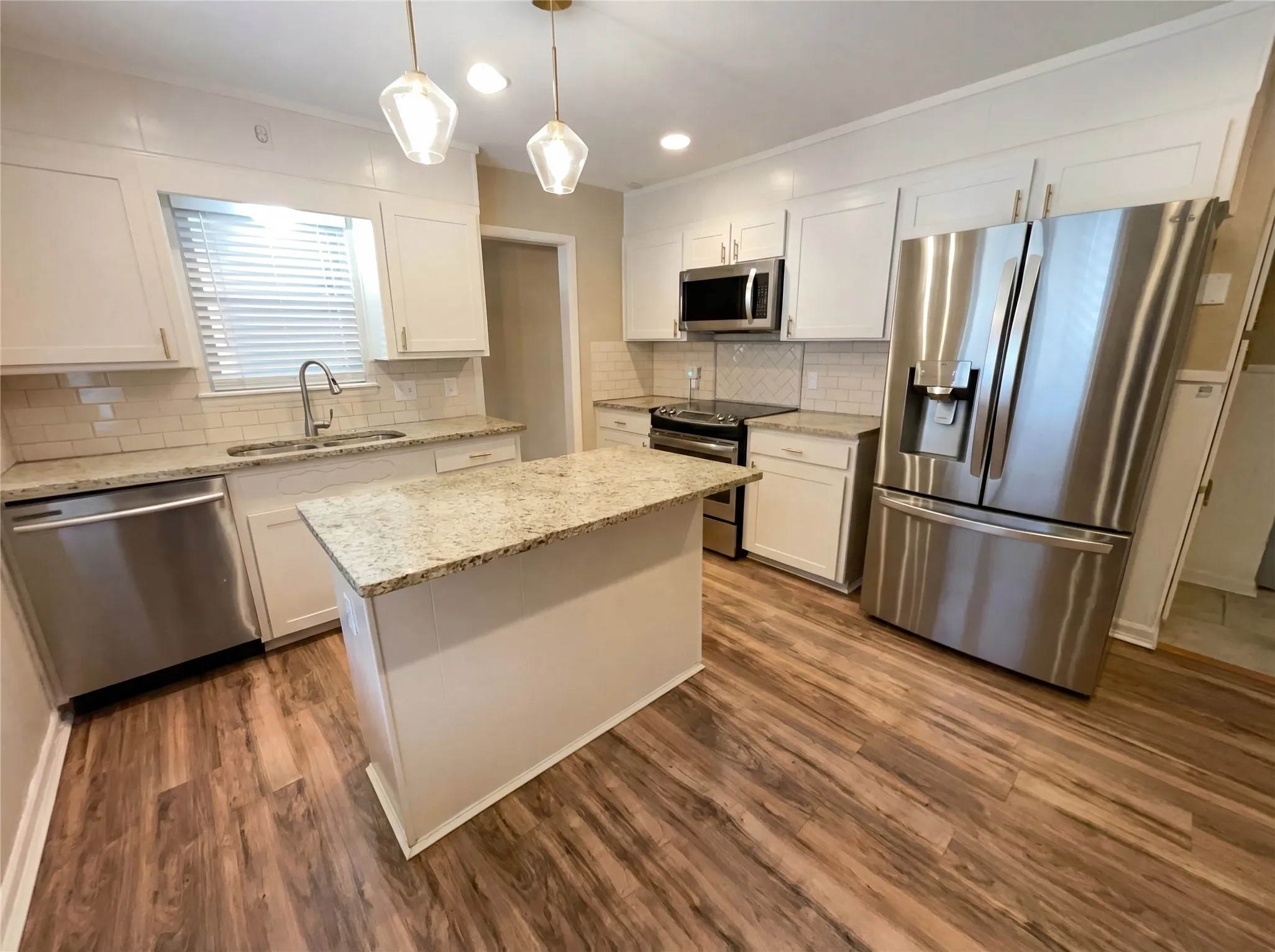 Single Family Residence For Sale in Tarrant County , 6817 Chickering Road, Fort Worth, Texas 76116, 4 Bedroom, 2 Bathroom, 2 Garage spaces, 1,986 Sqft, built in 1957, Preowned, mls#21164845, Real Estate Agent in Fort Worth, Homes For Sale in Tarrant county, Homes For Sale in Fort Worth, Realtor in Fort Worth Texas, Real Estate Brokerage Independent Realty Texas, Luminita Cordes Realtor