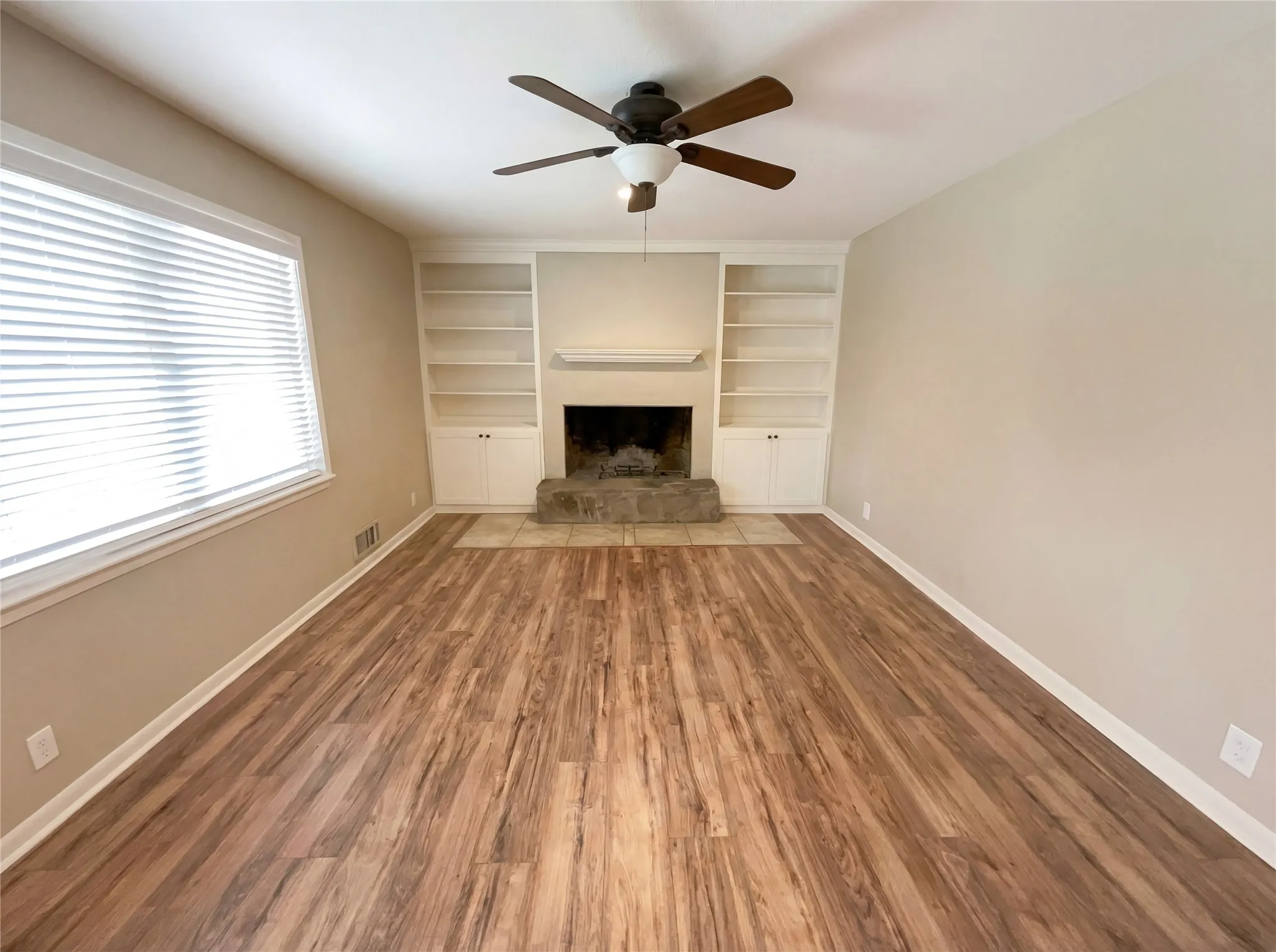 Single Family Residence For Sale in Tarrant County , 6817 Chickering Road, Fort Worth, Texas 76116, 4 Bedroom, 2 Bathroom, 2 Garage spaces, 1,986 Sqft, built in 1957, Preowned, mls#21164845, Real Estate Agent in Fort Worth, Homes For Sale in Tarrant county, Homes For Sale in Fort Worth, Realtor in Fort Worth Texas, Real Estate Brokerage Independent Realty Texas, Luminita Cordes Realtor