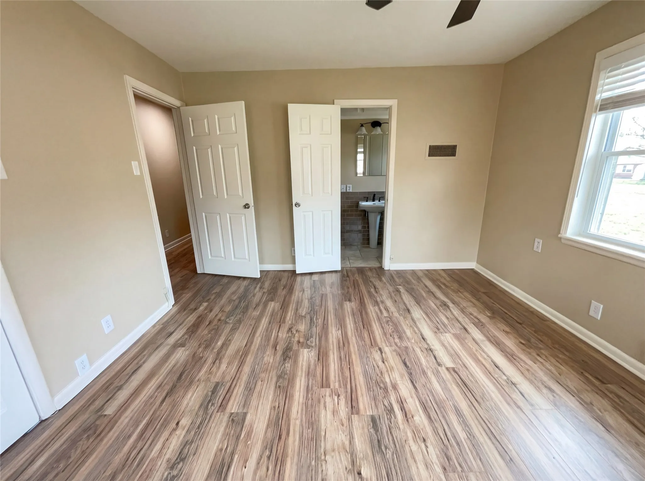 Single Family Residence For Sale in Tarrant County , 6817 Chickering Road, Fort Worth, Texas 76116, 4 Bedroom, 2 Bathroom, 2 Garage spaces, 1,986 Sqft, built in 1957, Preowned, mls#21164845, Real Estate Agent in Fort Worth, Homes For Sale in Tarrant county, Homes For Sale in Fort Worth, Realtor in Fort Worth Texas, Real Estate Brokerage Independent Realty Texas, Luminita Cordes Realtor