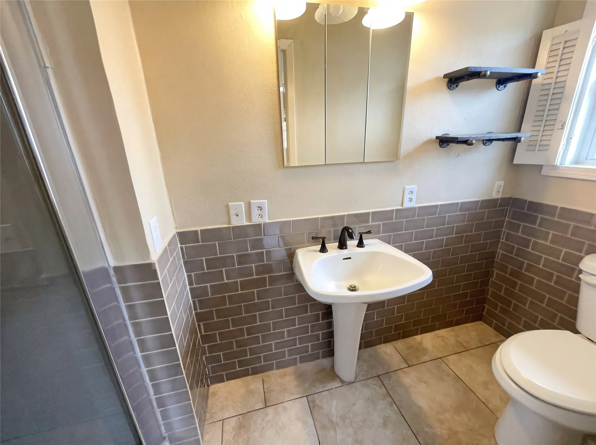 Single Family Residence For Sale in Tarrant County , 6817 Chickering Road, Fort Worth, Texas 76116, 4 Bedroom, 2 Bathroom, 2 Garage spaces, 1,986 Sqft, built in 1957, Preowned, mls#21164845, Real Estate Agent in Fort Worth, Homes For Sale in Tarrant county, Homes For Sale in Fort Worth, Realtor in Fort Worth Texas, Real Estate Brokerage Independent Realty Texas, Luminita Cordes Realtor