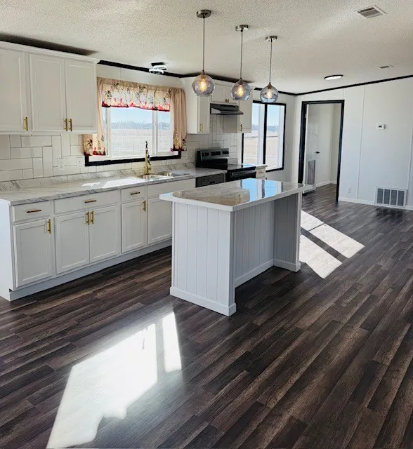 Mobile Home For Sale in Hunt County , 8391 Alice Circle, Quinlan, Texas 75474, 3 Bedroom, 2 Bathroom, Garage spaces, 1,608 Sqft, built in 1999, Unknown, mls#21158158, Real Estate Agent in Quinlan, Homes For Sale in Hunt county, Homes For Sale in Quinlan, Realtor in Quinlan Texas, Real Estate Brokerage Independent Realty Texas, Luminita Cordes Realtor