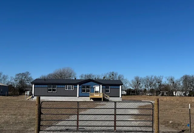 Mobile Home For Sale in Hunt County , 8391 Alice Circle, Quinlan, Texas 75474, 3 Bedroom, 2 Bathroom, Garage spaces, 1,608 Sqft, built in 1999, Unknown, mls#21158158, Real Estate Agent in Quinlan, Homes For Sale in Hunt county, Homes For Sale in Quinlan, Realtor in Quinlan Texas, Real Estate Brokerage Independent Realty Texas, Luminita Cordes Realtor