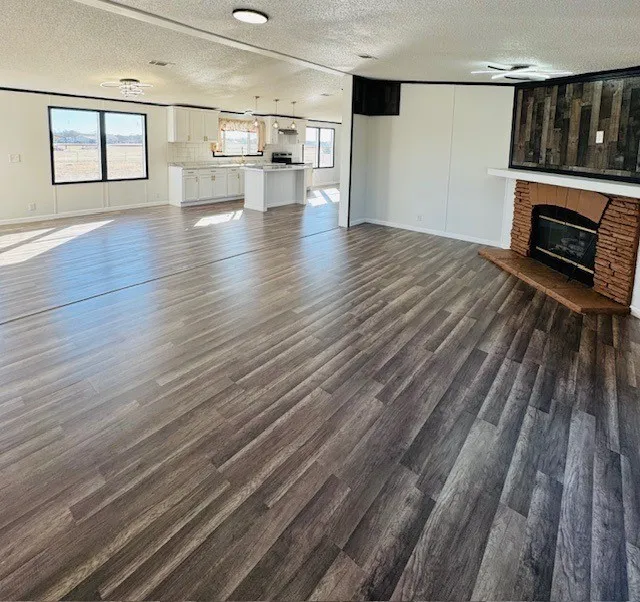 Mobile Home For Sale in Hunt County , 8391 Alice Circle, Quinlan, Texas 75474, 3 Bedroom, 2 Bathroom, Garage spaces, 1,608 Sqft, built in 1999, Unknown, mls#21158158, Real Estate Agent in Quinlan, Homes For Sale in Hunt county, Homes For Sale in Quinlan, Realtor in Quinlan Texas, Real Estate Brokerage Independent Realty Texas, Luminita Cordes Realtor