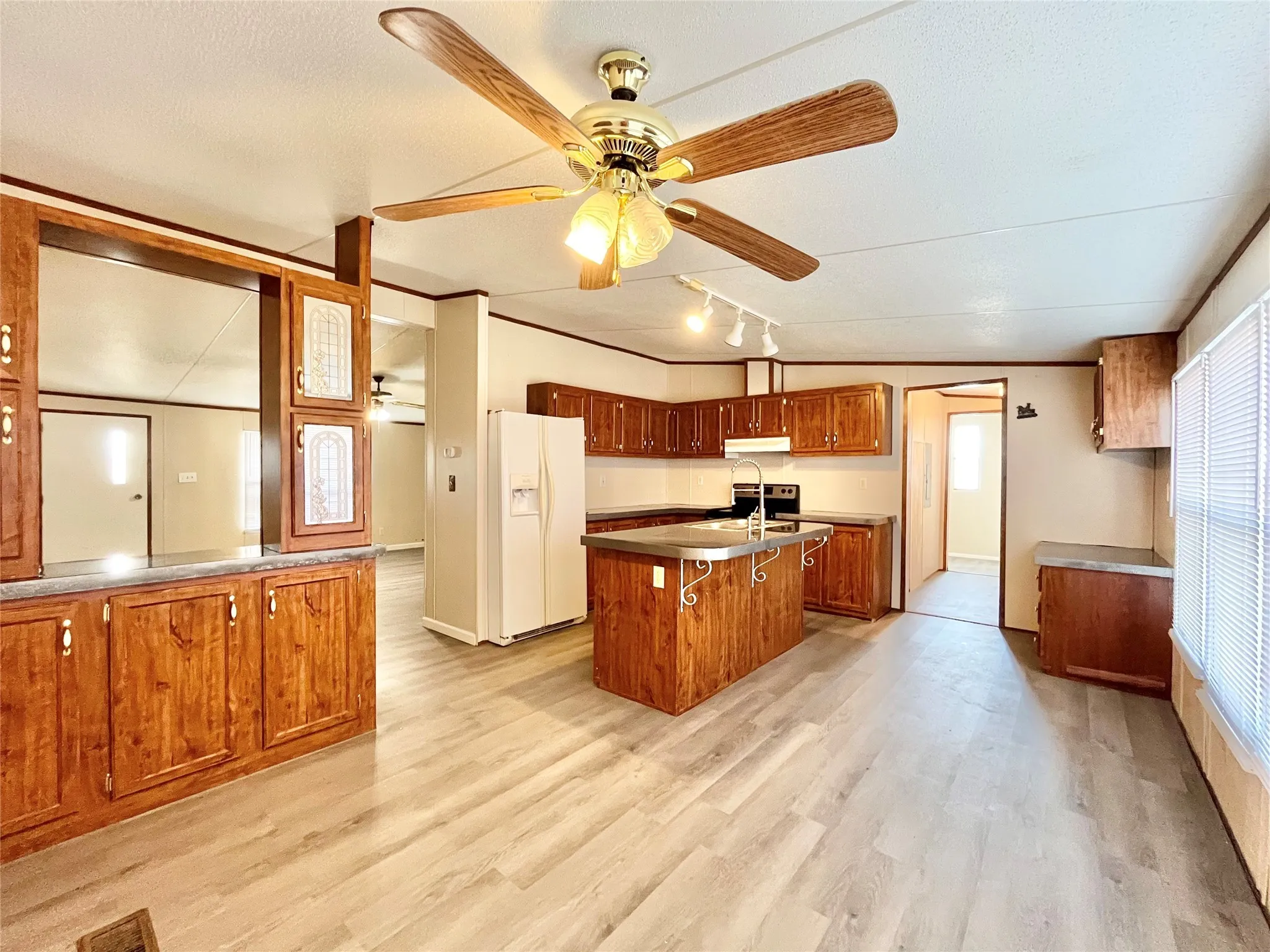 Mobile Home For Sale in Wise County , 258 PR 2698, Alvord, Texas 76225, 3 Bedroom, 2 Bathroom, Garage spaces, 1,536 Sqft, built in 1999, Preowned, Price $274,000, mls#21162823, Real Estate Agent in Alvord, Homes For Sale in Wise county, Homes For Sale in Alvord, Realtor in Alvord Texas, Real Estate Brokerage Independent Realty Texas, Luminita Cordes Realtor