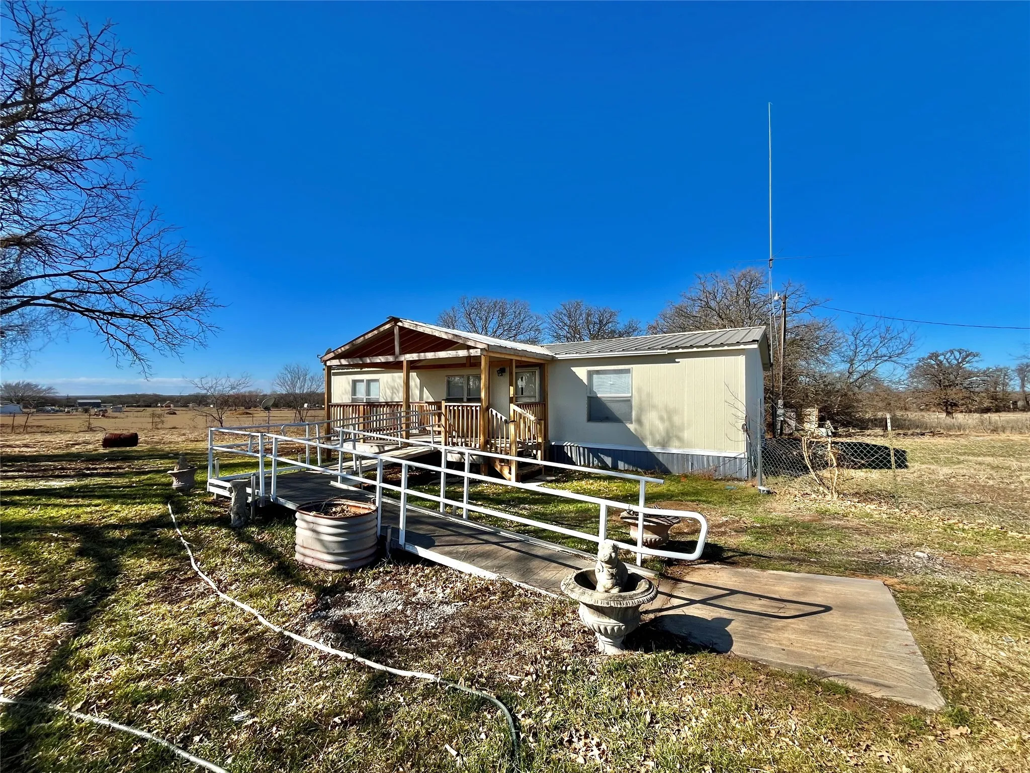Mobile Home For Sale in Wise County , 258 PR 2698, Alvord, Texas 76225, 3 Bedroom, 2 Bathroom, Garage spaces, 1,536 Sqft, built in 1999, Preowned, Price $274,000, mls#21162823, Real Estate Agent in Alvord, Homes For Sale in Wise county, Homes For Sale in Alvord, Realtor in Alvord Texas, Real Estate Brokerage Independent Realty Texas, Luminita Cordes Realtor