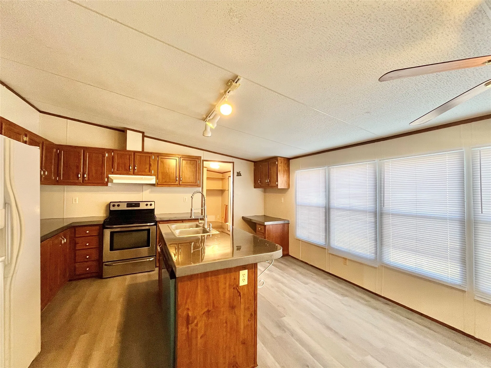 Mobile Home For Sale in Wise County , 258 PR 2698, Alvord, Texas 76225, 3 Bedroom, 2 Bathroom, Garage spaces, 1,536 Sqft, built in 1999, Preowned, Price $274,000, mls#21162823, Real Estate Agent in Alvord, Homes For Sale in Wise county, Homes For Sale in Alvord, Realtor in Alvord Texas, Real Estate Brokerage Independent Realty Texas, Luminita Cordes Realtor