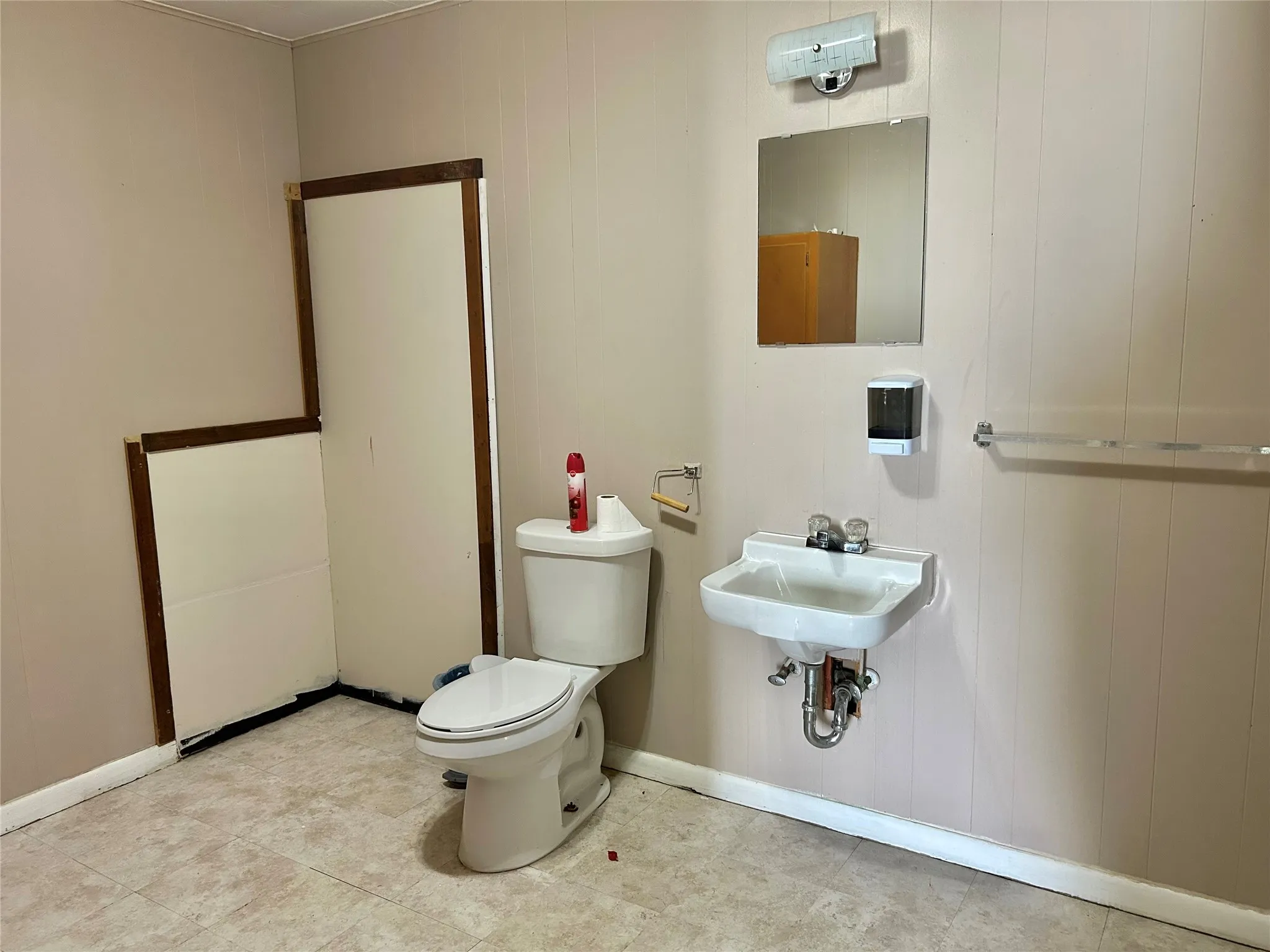 Business For Sale in Cooke County , 3404 N Grand Avenue, Gainesville, Texas 76240, 0, 0, Garage spaces, 11,000 Sqft, built in 1980, Preowned, mls#21164915, Real Estate Agent in Gainesville, Homes For Sale in Cooke county, Homes For Sale in Gainesville, Realtor in Gainesville Texas, Real Estate Brokerage Independent Realty Texas, Luminita Cordes Realtor
