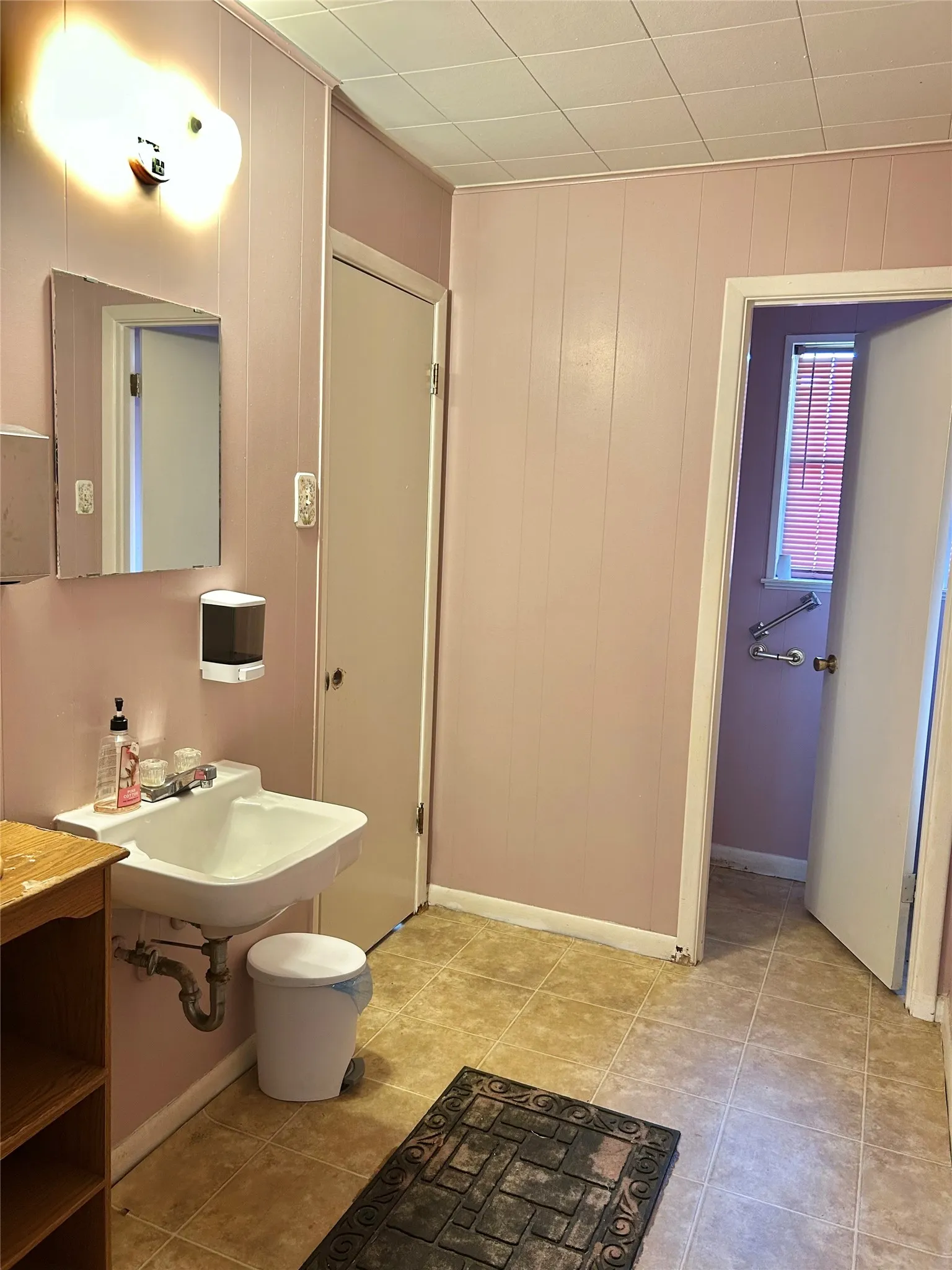 Business For Sale in Cooke County , 3404 N Grand Avenue, Gainesville, Texas 76240, 0, 0, Garage spaces, 11,000 Sqft, built in 1980, Preowned, mls#21164915, Real Estate Agent in Gainesville, Homes For Sale in Cooke county, Homes For Sale in Gainesville, Realtor in Gainesville Texas, Real Estate Brokerage Independent Realty Texas, Luminita Cordes Realtor