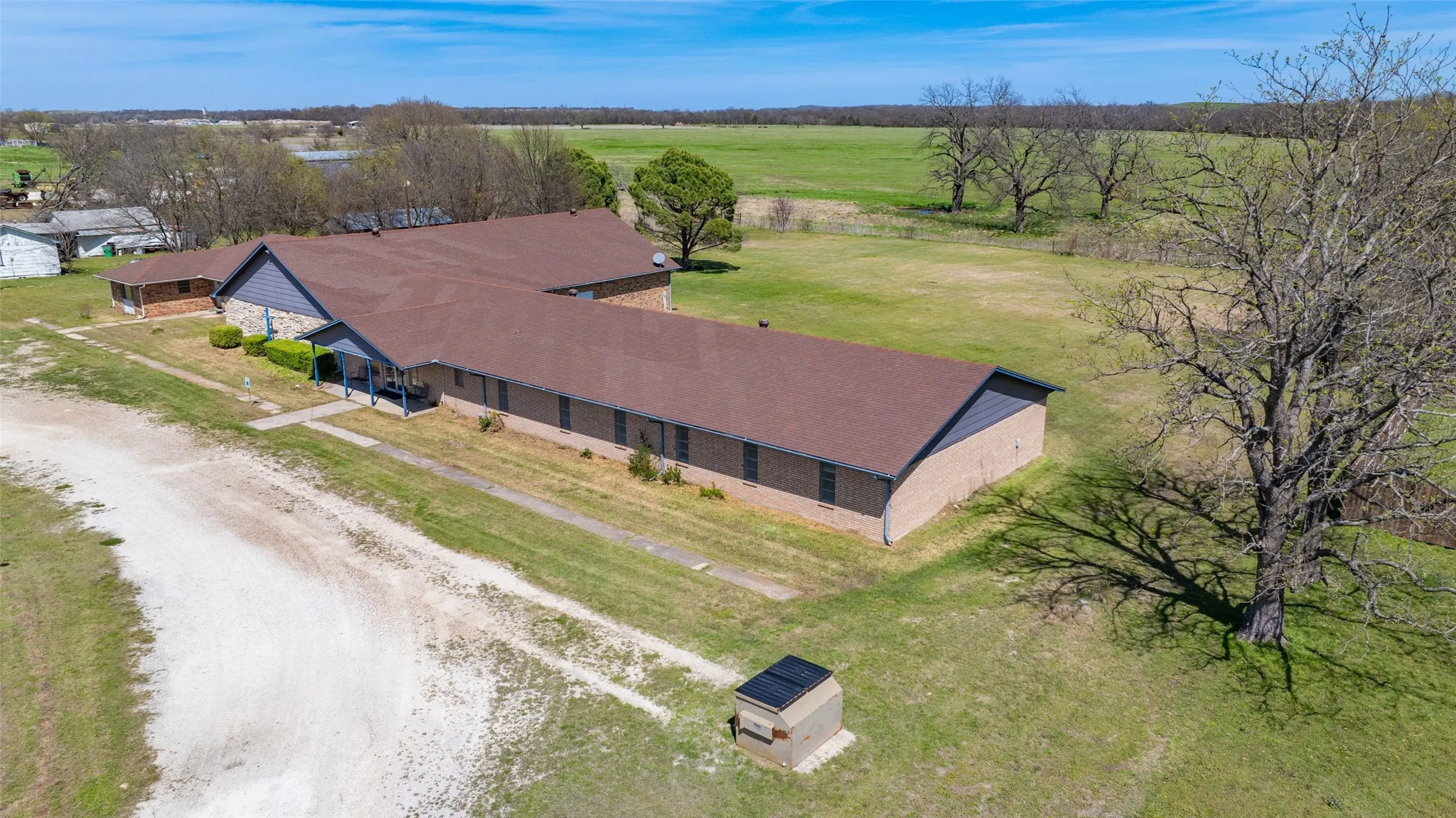 Business For Sale in Cooke County , 3404 N Grand Avenue, Gainesville, Texas 76240, 0, 0, Garage spaces, 11,000 Sqft, built in 1980, Preowned, mls#21164915, Real Estate Agent in Gainesville, Homes For Sale in Cooke county, Homes For Sale in Gainesville, Realtor in Gainesville Texas, Real Estate Brokerage Independent Realty Texas, Luminita Cordes Realtor