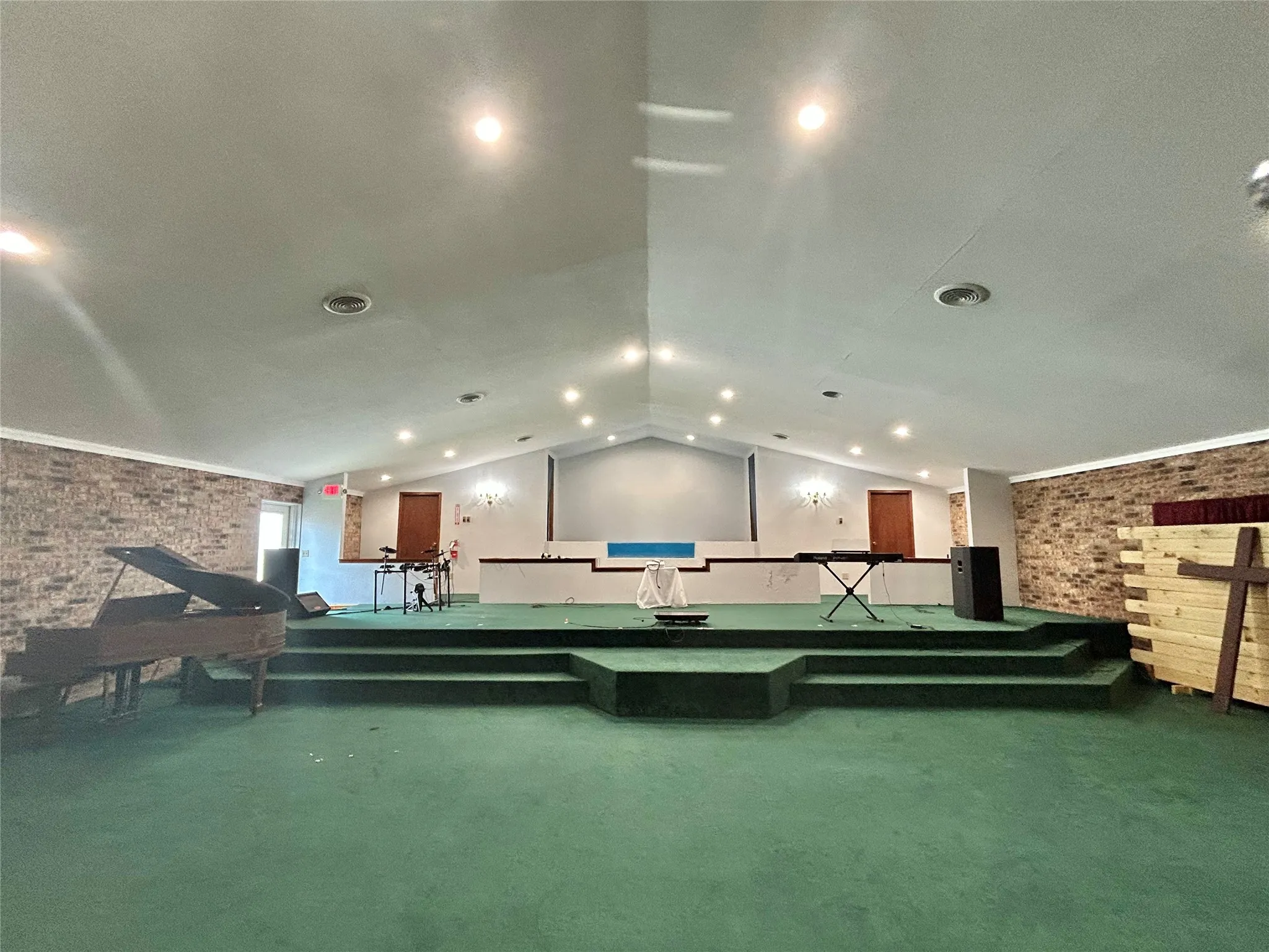 Business For Sale in Cooke County , 3404 N Grand Avenue, Gainesville, Texas 76240, 0, 0, Garage spaces, 11,000 Sqft, built in 1980, Preowned, mls#21164915, Real Estate Agent in Gainesville, Homes For Sale in Cooke county, Homes For Sale in Gainesville, Realtor in Gainesville Texas, Real Estate Brokerage Independent Realty Texas, Luminita Cordes Realtor