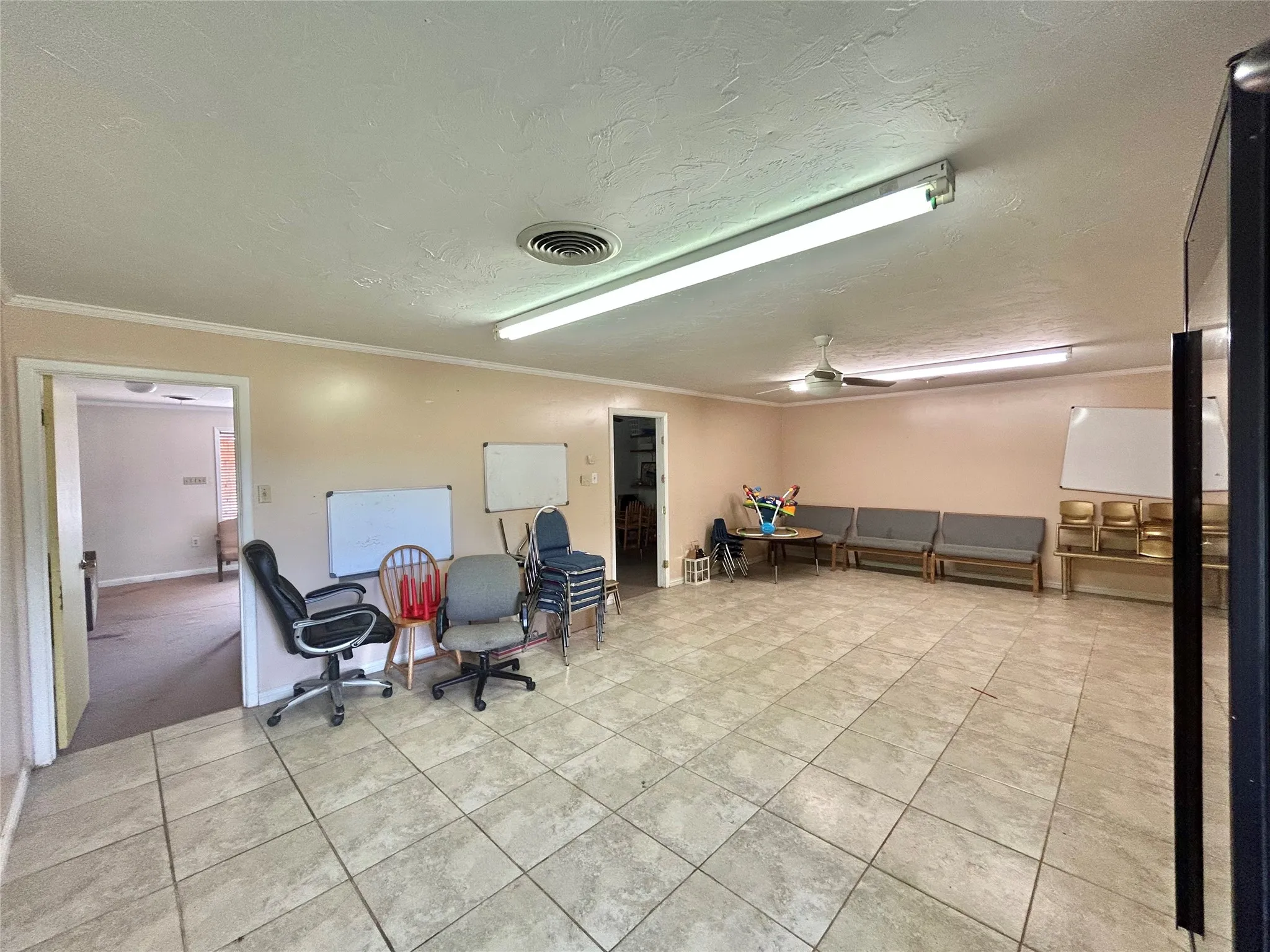 Business For Sale in Cooke County , 3404 N Grand Avenue, Gainesville, Texas 76240, 0, 0, Garage spaces, 11,000 Sqft, built in 1980, Preowned, mls#21164915, Real Estate Agent in Gainesville, Homes For Sale in Cooke county, Homes For Sale in Gainesville, Realtor in Gainesville Texas, Real Estate Brokerage Independent Realty Texas, Luminita Cordes Realtor